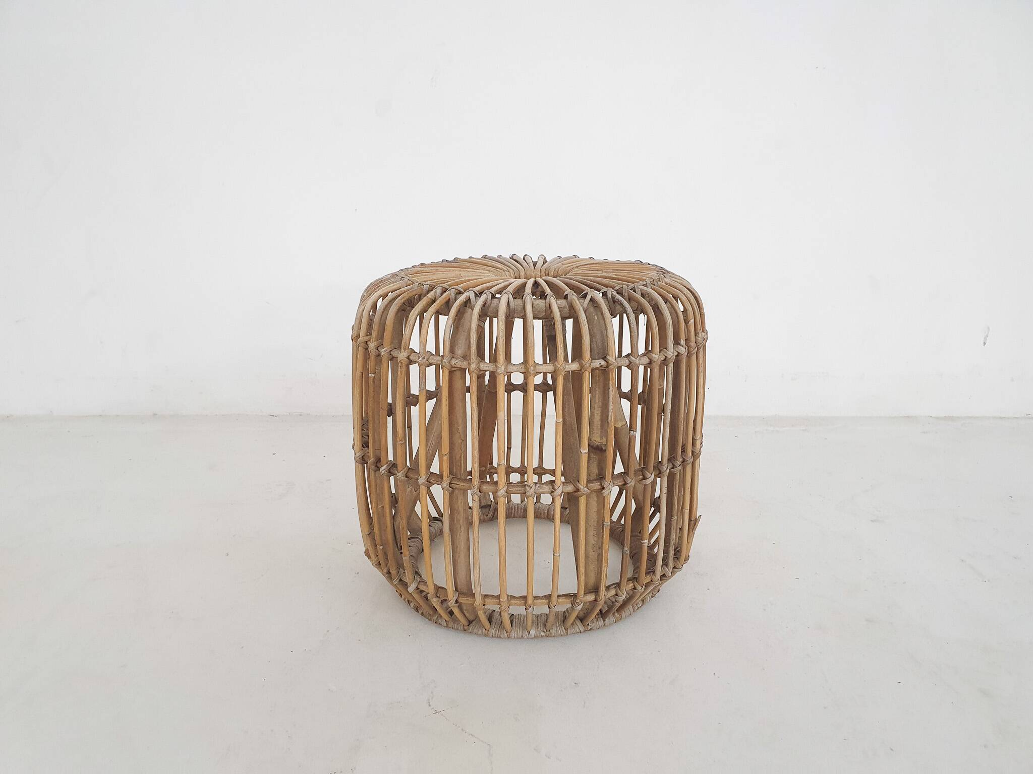 Tabouret rond en rotin