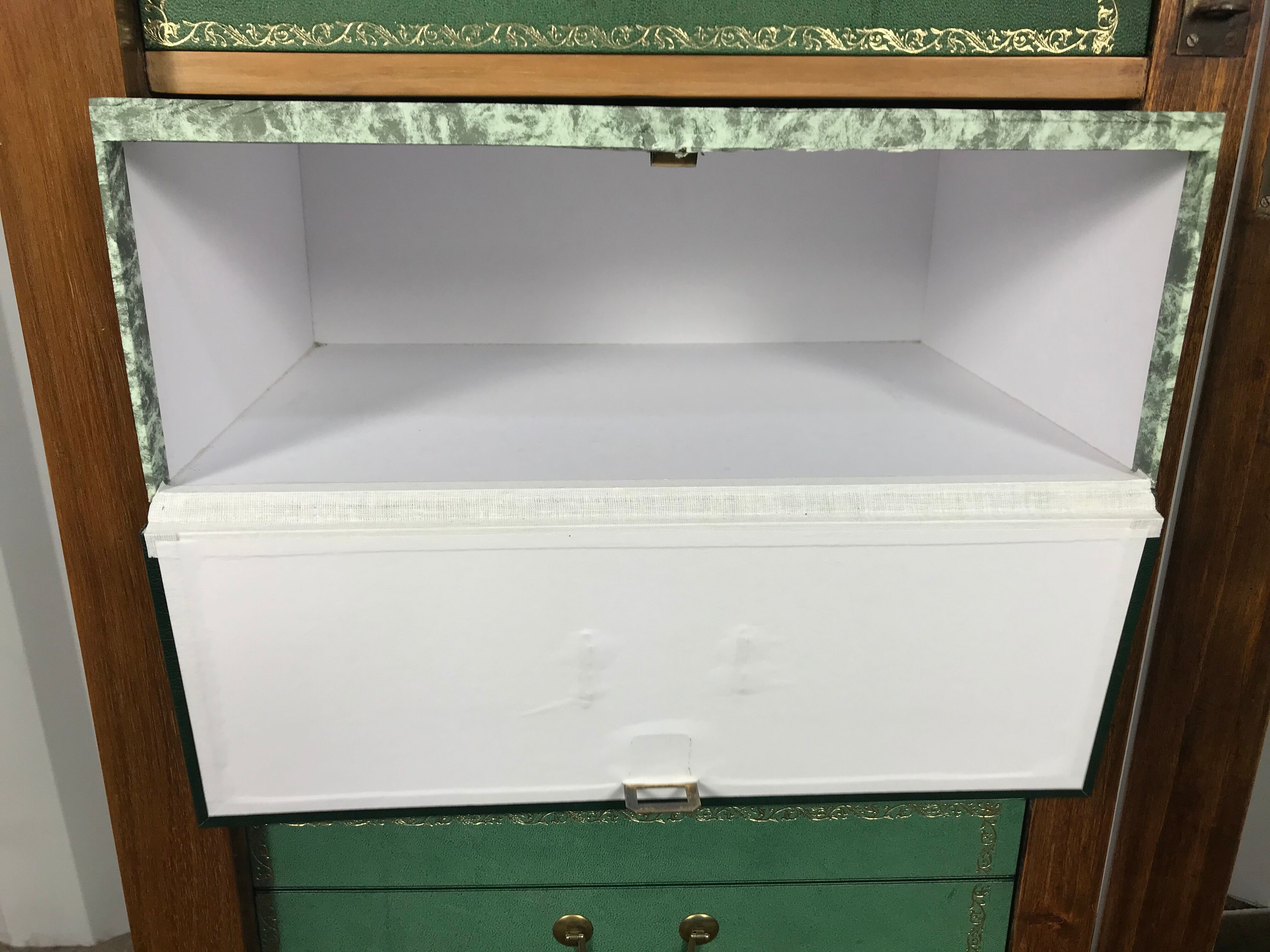 Green leather and walnut cardboard Louis Philippe