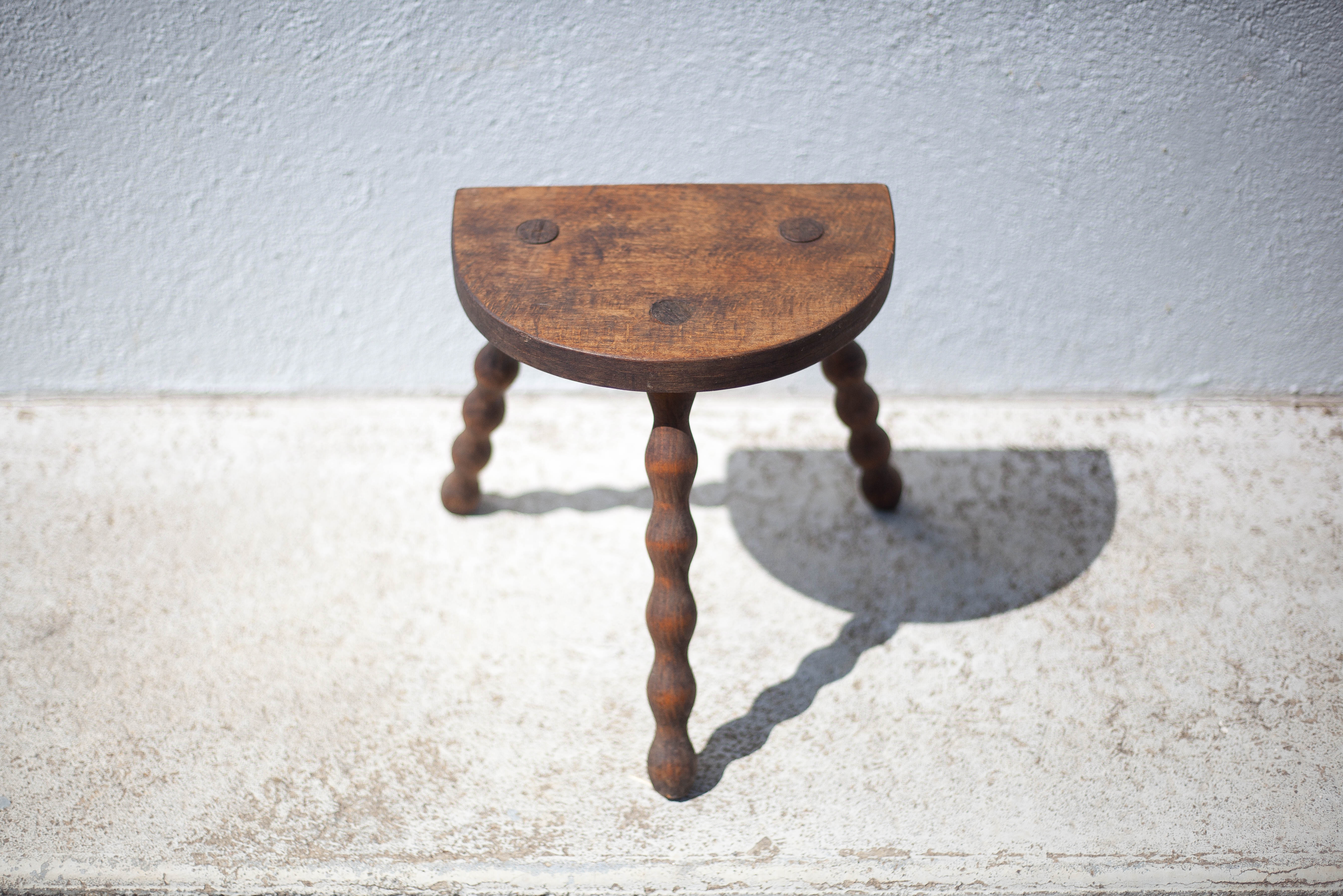 Tabouret tripode, bois