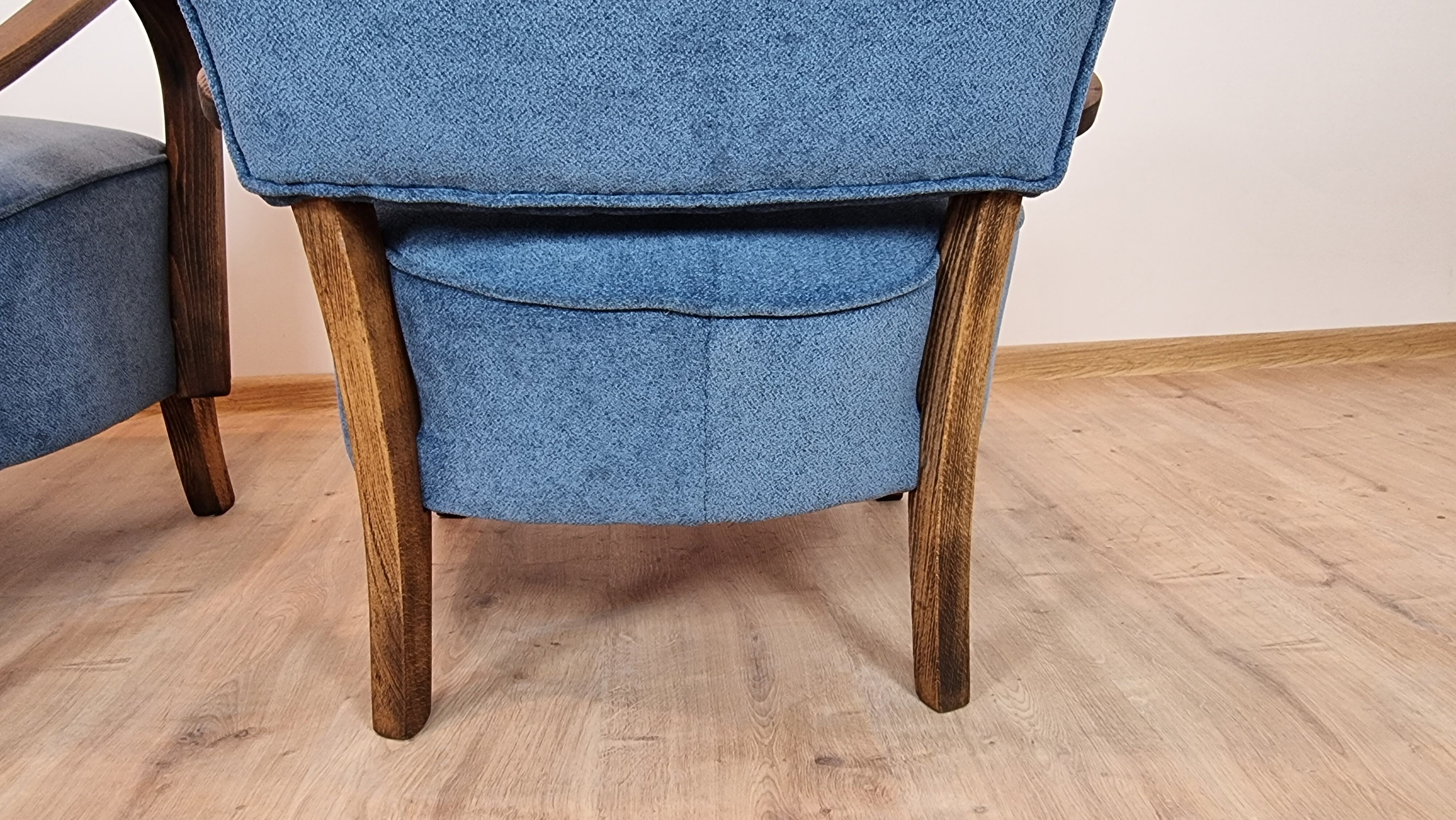 Paire de fauteuils restaurés par Jindrich Halabala