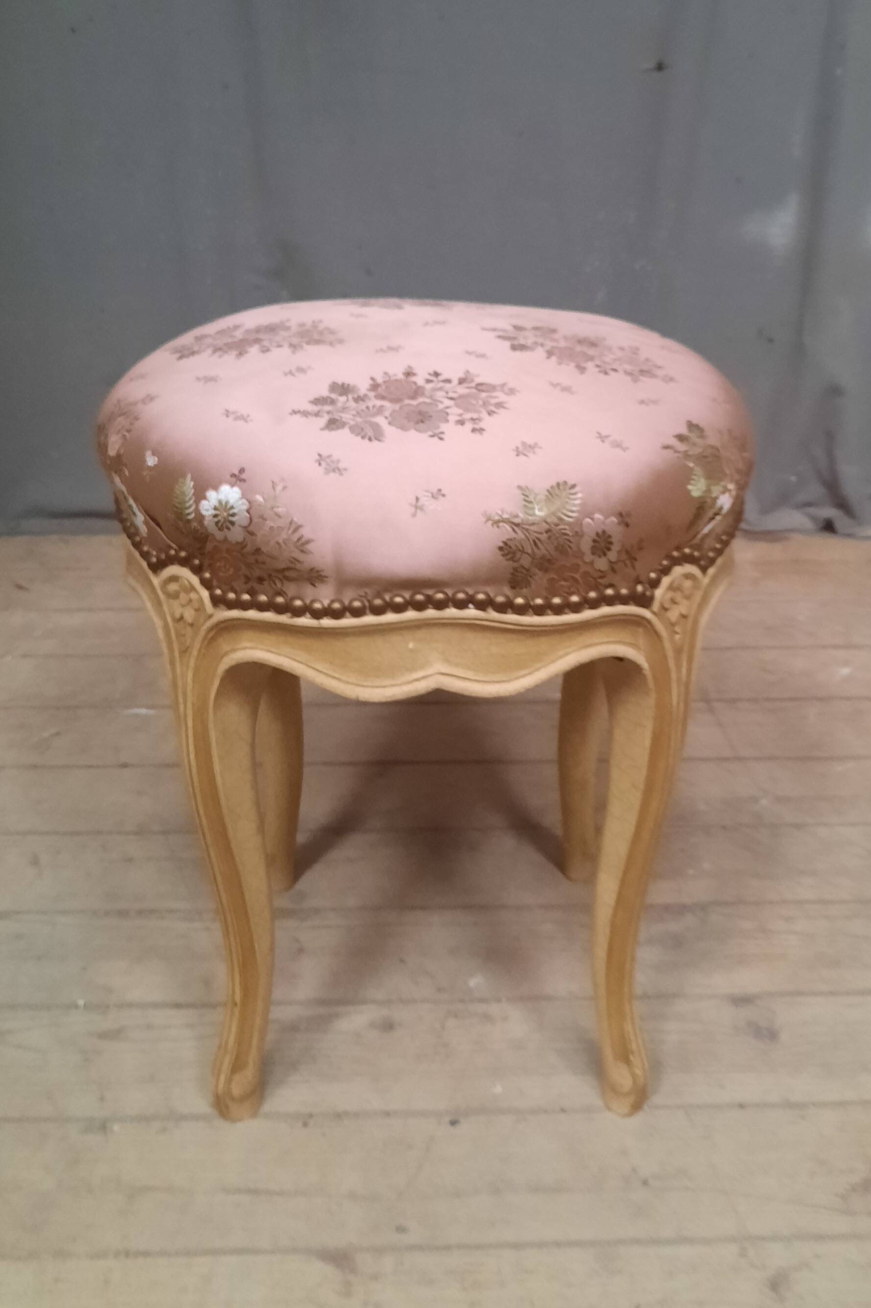 Louis XV style lacquered pouf