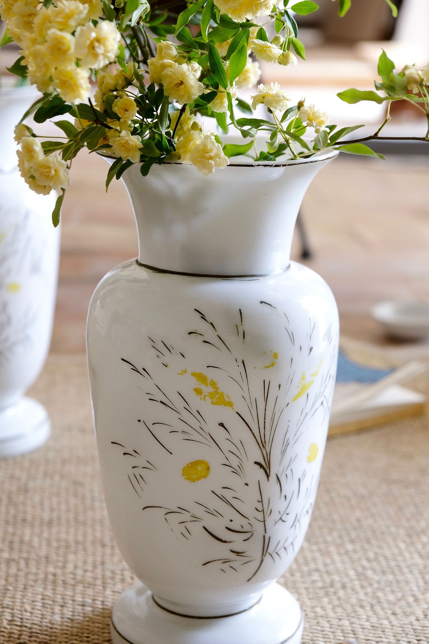 Vase opaline peint à la main français antique