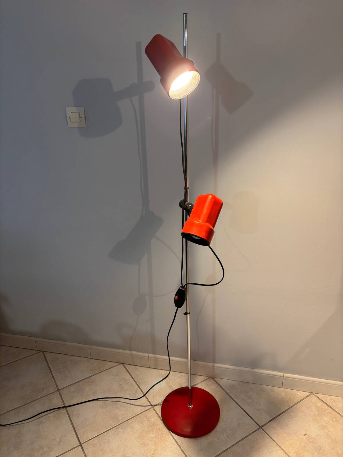 Vrieland vintage two-lamp floor lamp from the 1980s.
