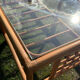 Table basse vintage en rotin et verre