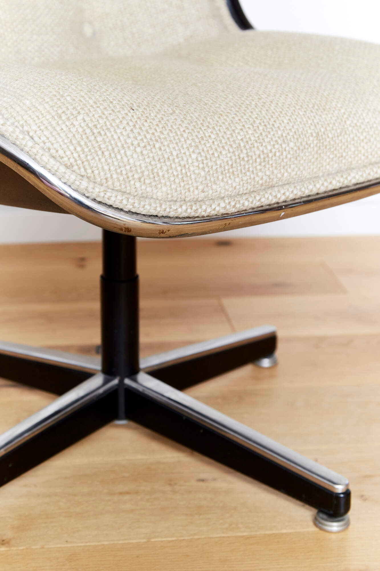 Charles Pollock « Président exécutif » de Knoll International | Selency