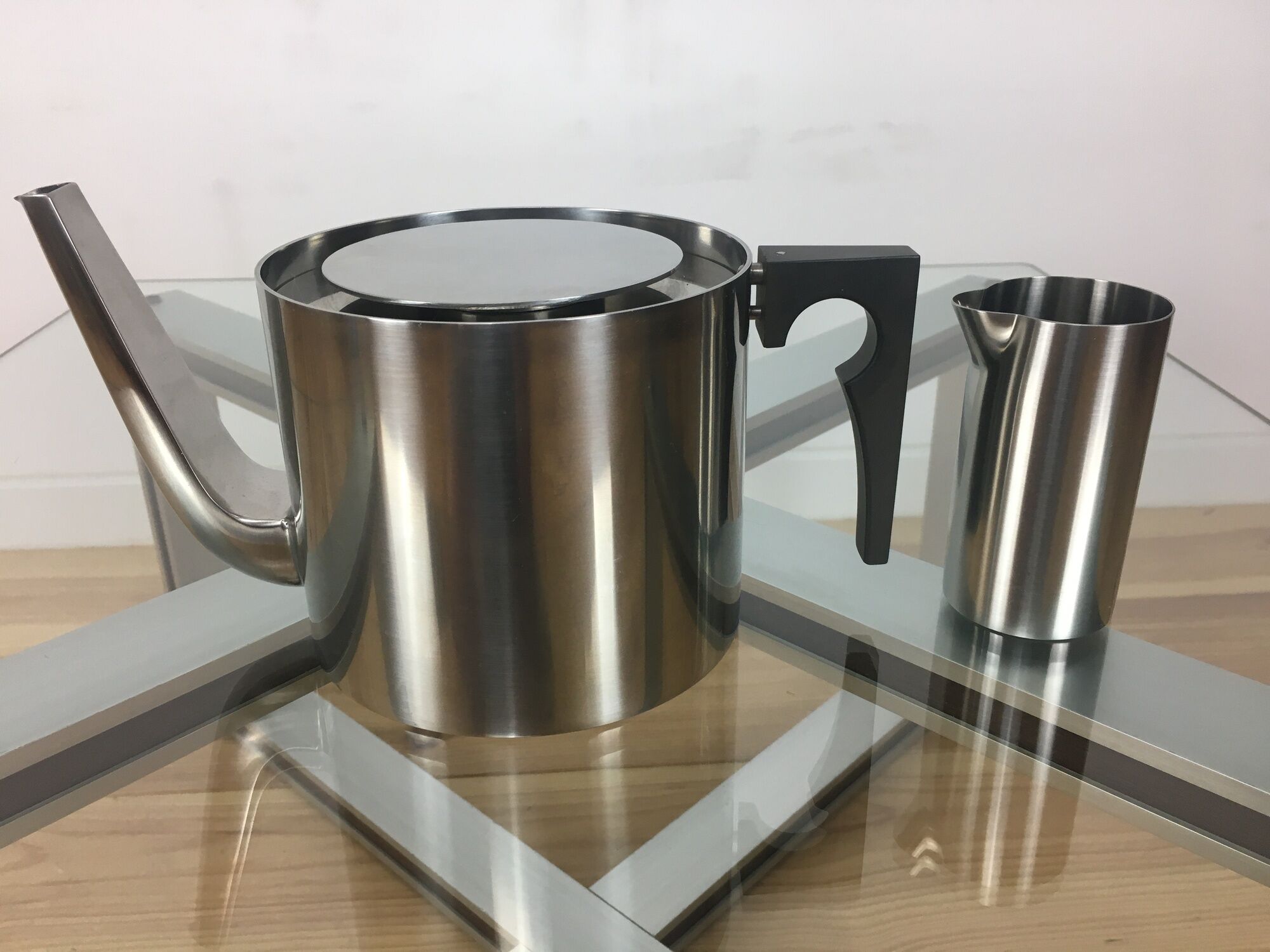 Arne Jacobsen stainless steel teapot and milk pot, Cylinda Line, by Stelton