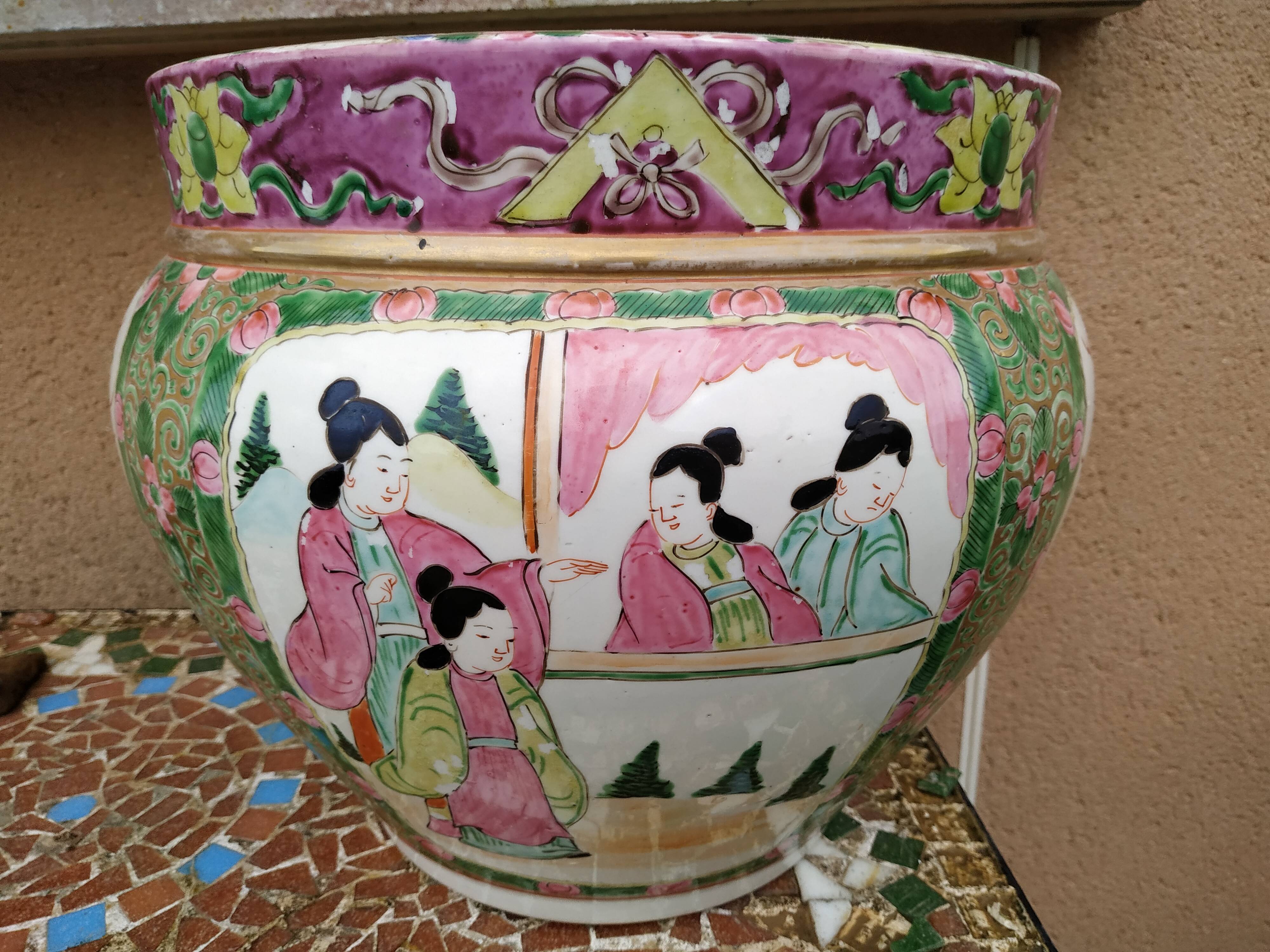 Jar in the style of Canton mid-20th