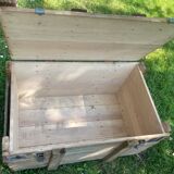 Trunk, natural wood box, very healthy
