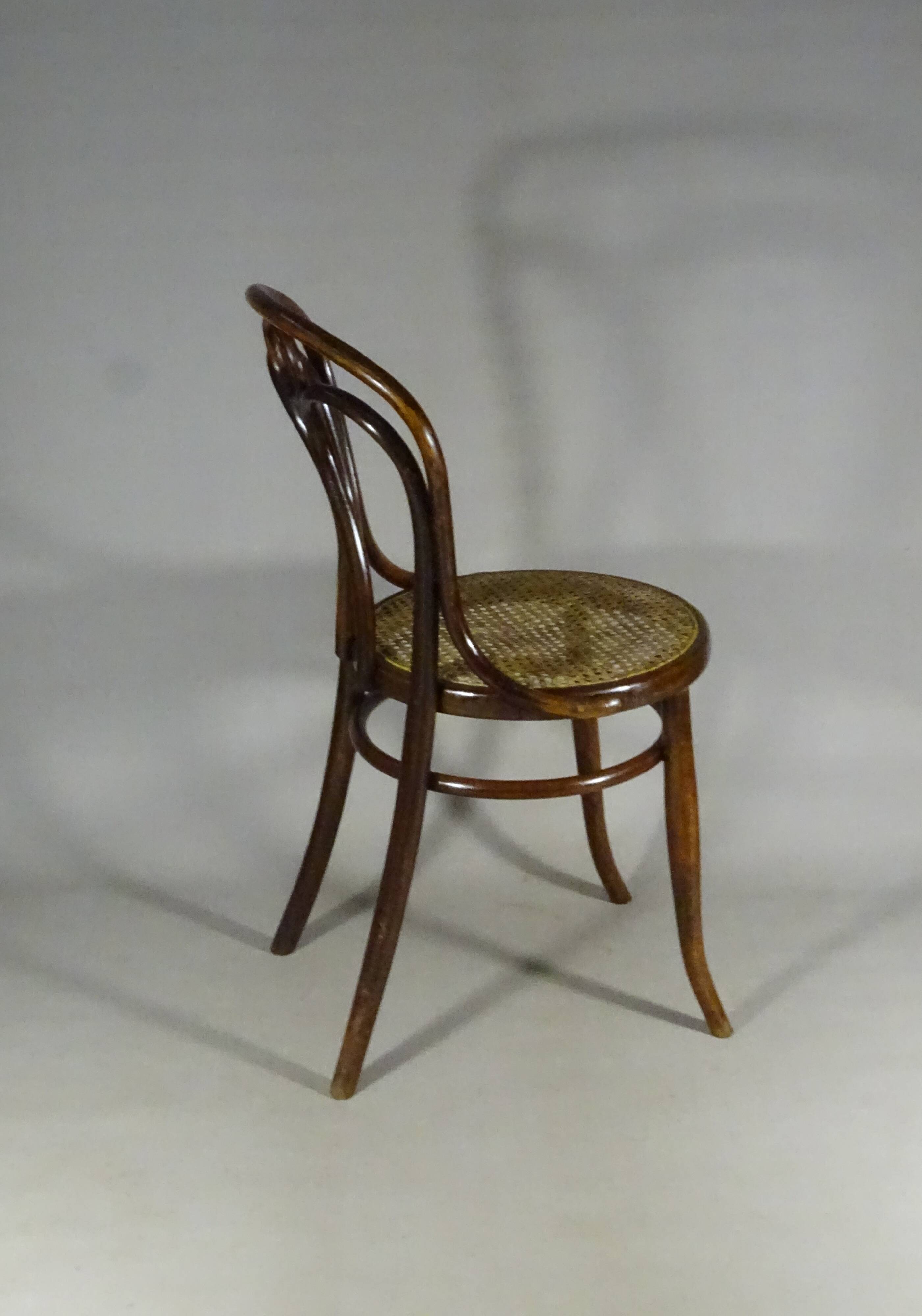 Chaise bistro UNGVAR N°34 no Thonet, bentwood