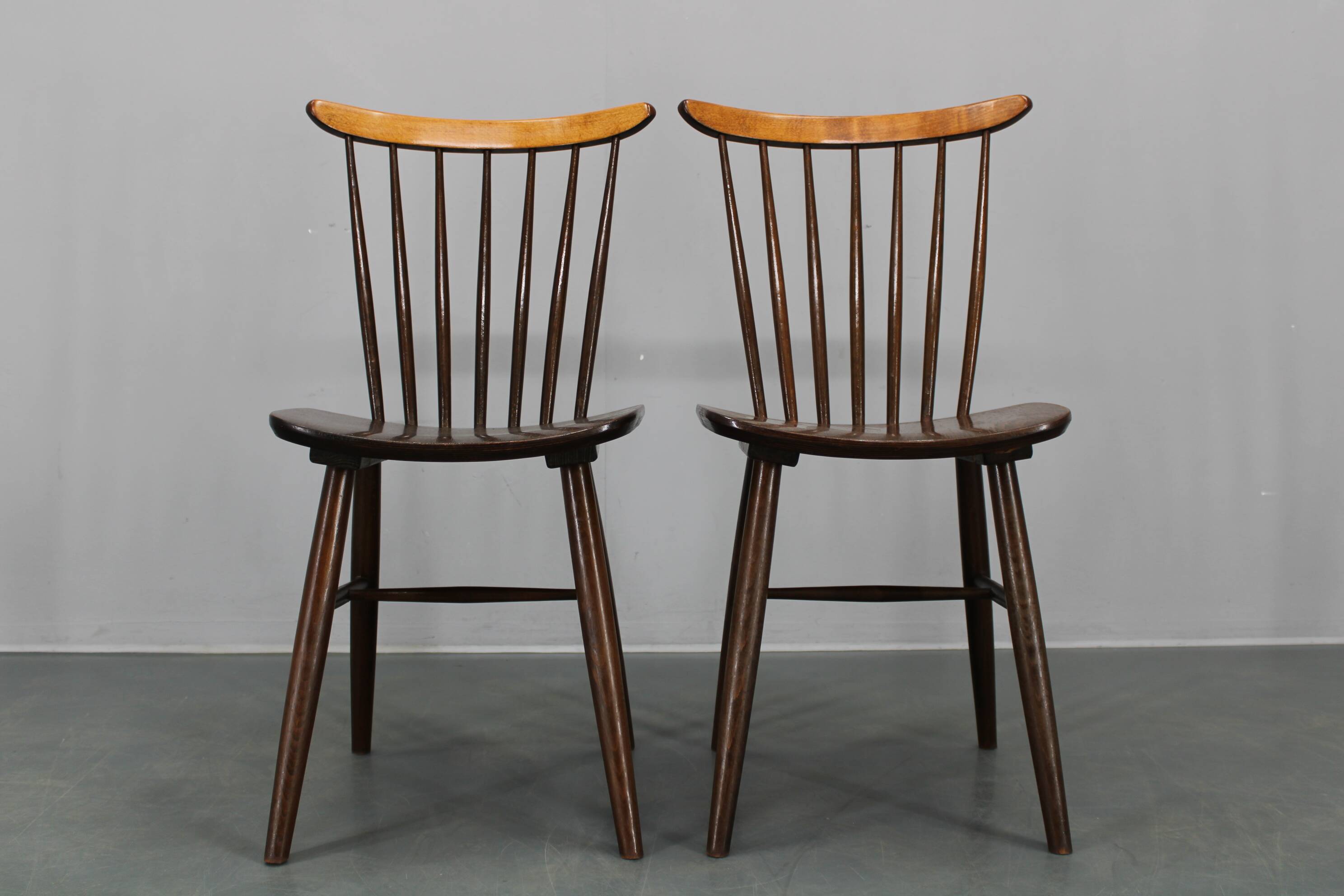 Pair of Drevounia solid beech and plywood veneer chairs, Czechoslovakia, 1970s