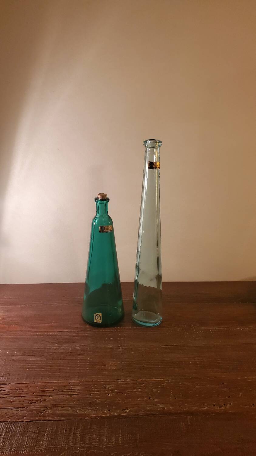 Lot 2 mini vases, vintage bottles