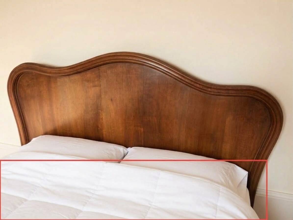 Antique Louis XV double bed in solid wood 140x190.