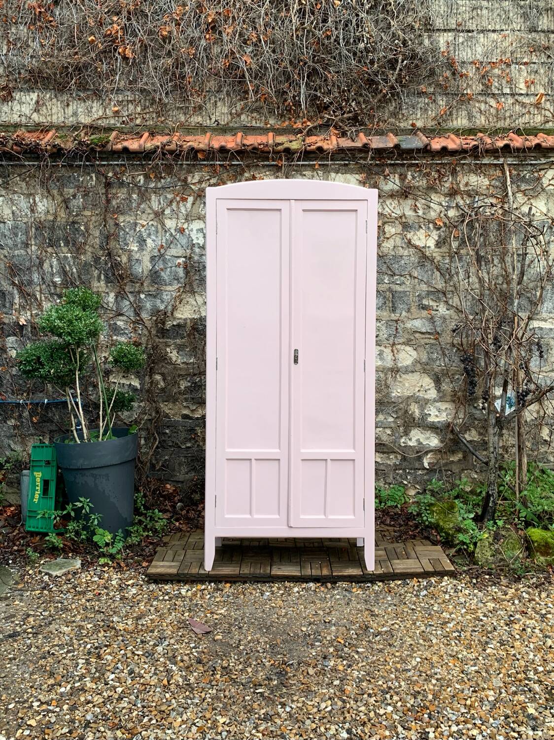 Parisian Art Deco wardrobe in pink, 1930.