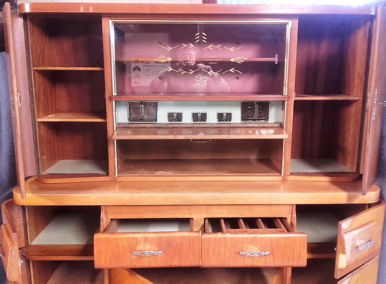 Buffet 50s with showcase