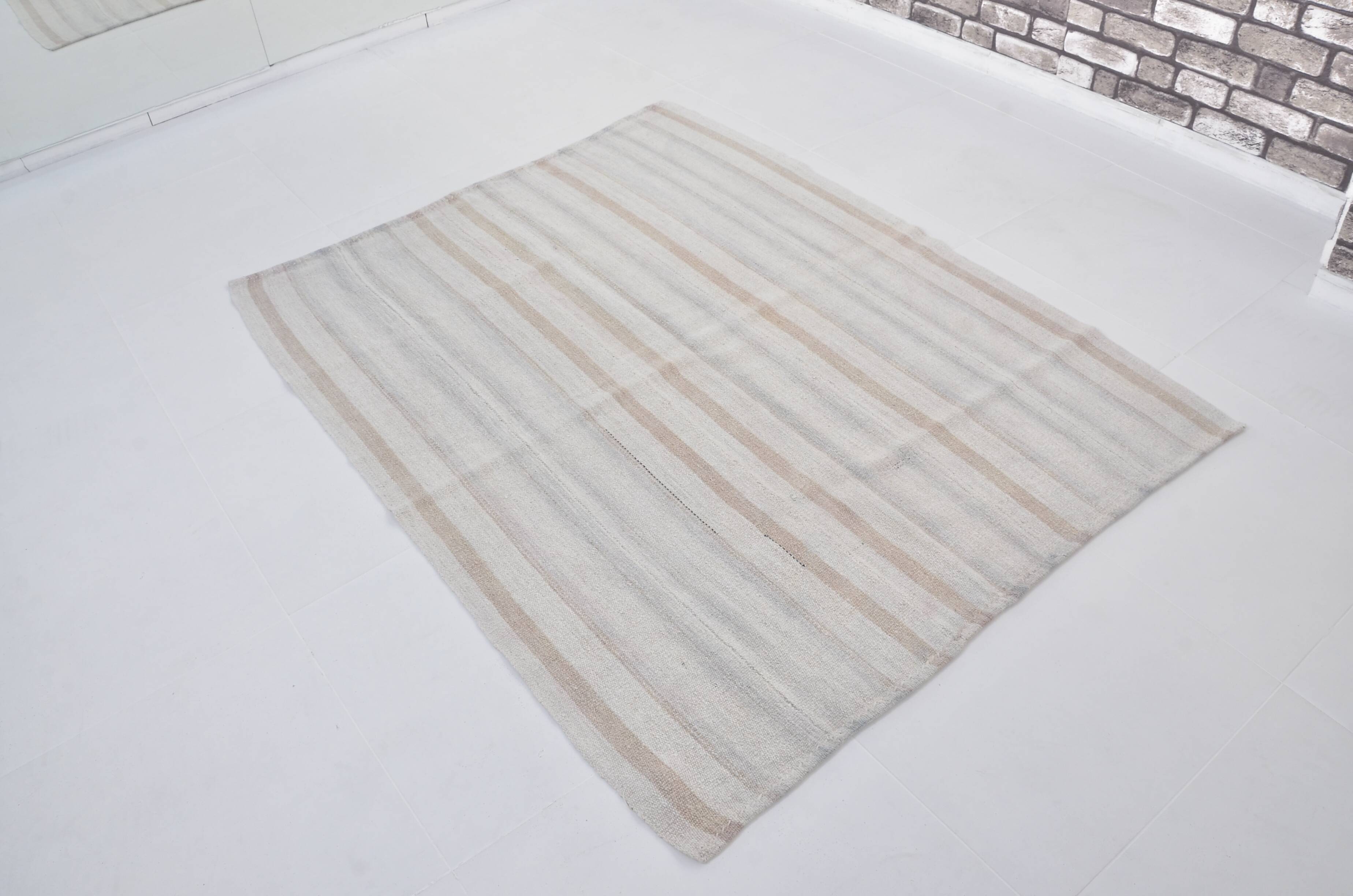 White Anatolian Oushak Hemp Kilim Rug, Reference 3664