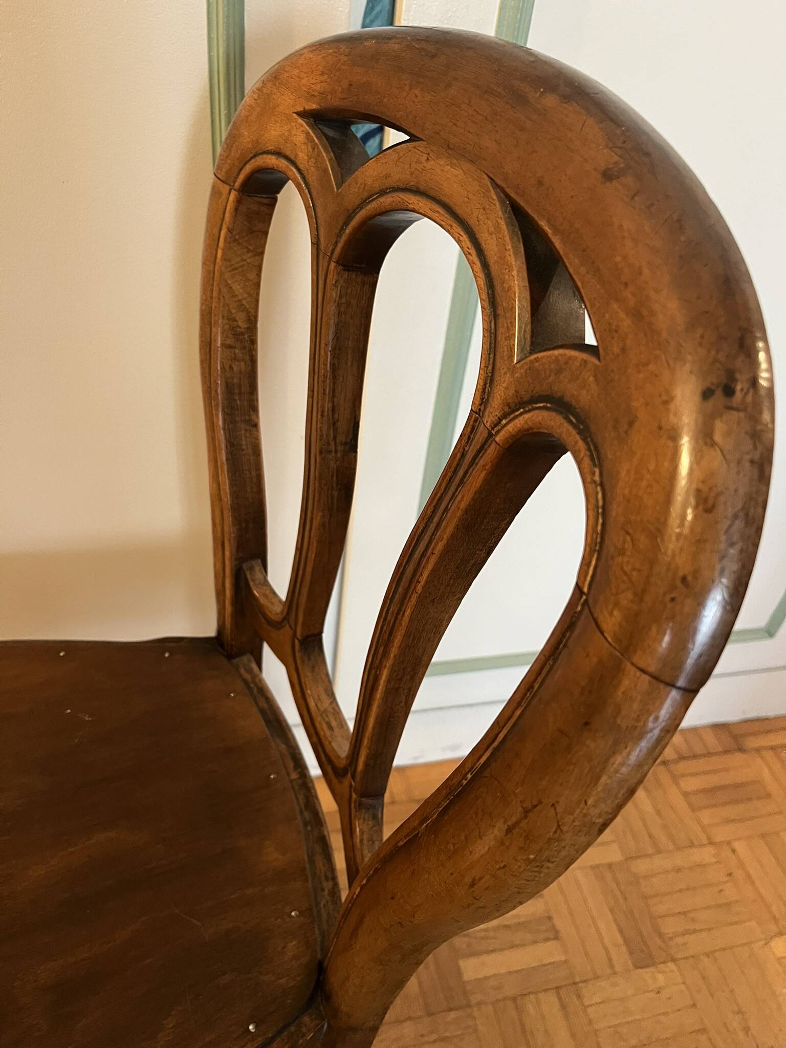Pair of Art Nouveau curved wooden chairs, circa 1900 — Thonet style, ta