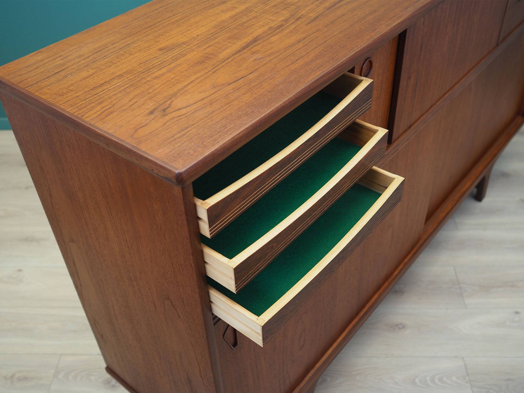 Buffet haut en teck, design danois, années 1960
