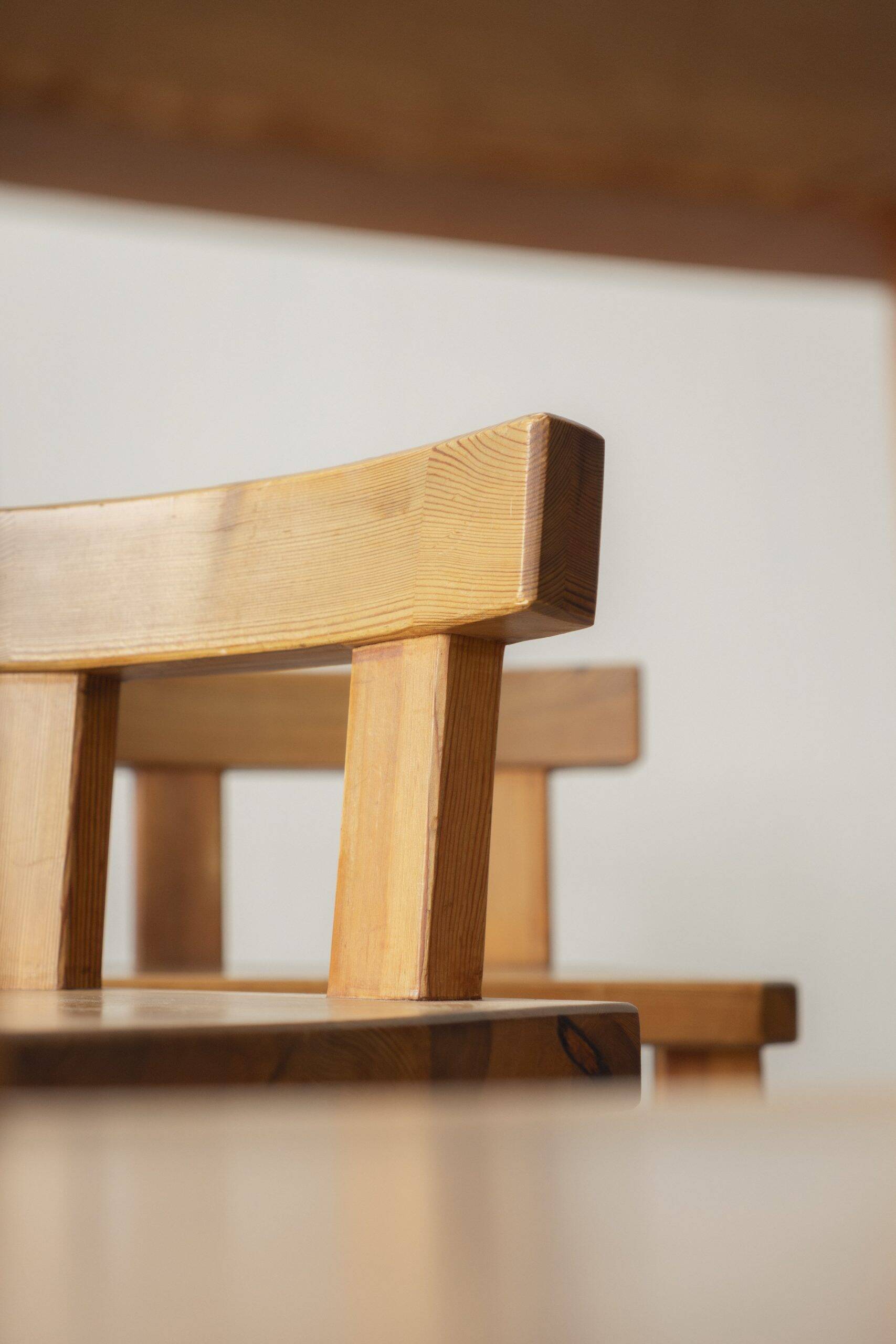 Roland Wilhelmsson, ensemble de six chaises de salle à manger