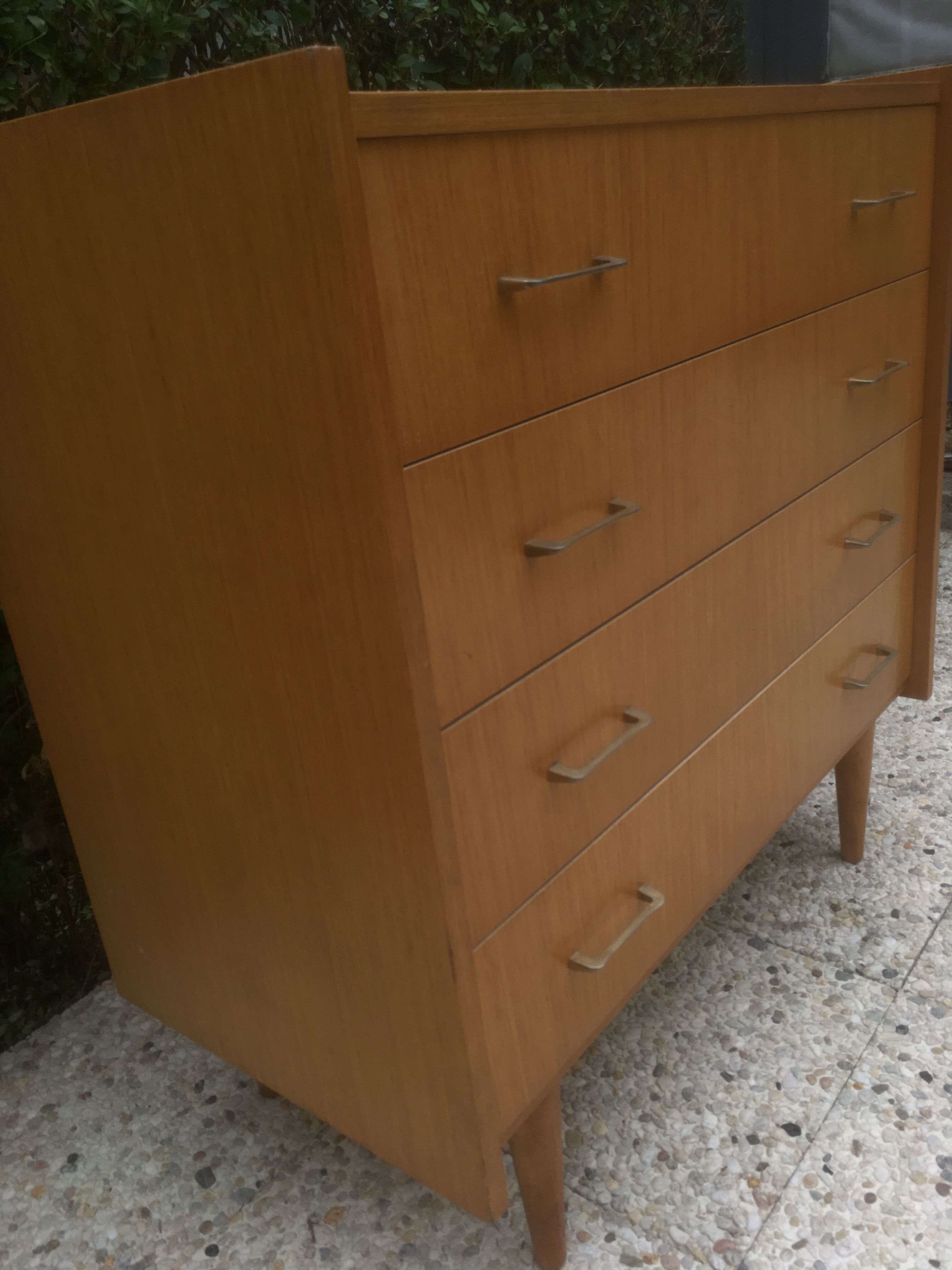 Commode  vintage pieds fuseaux