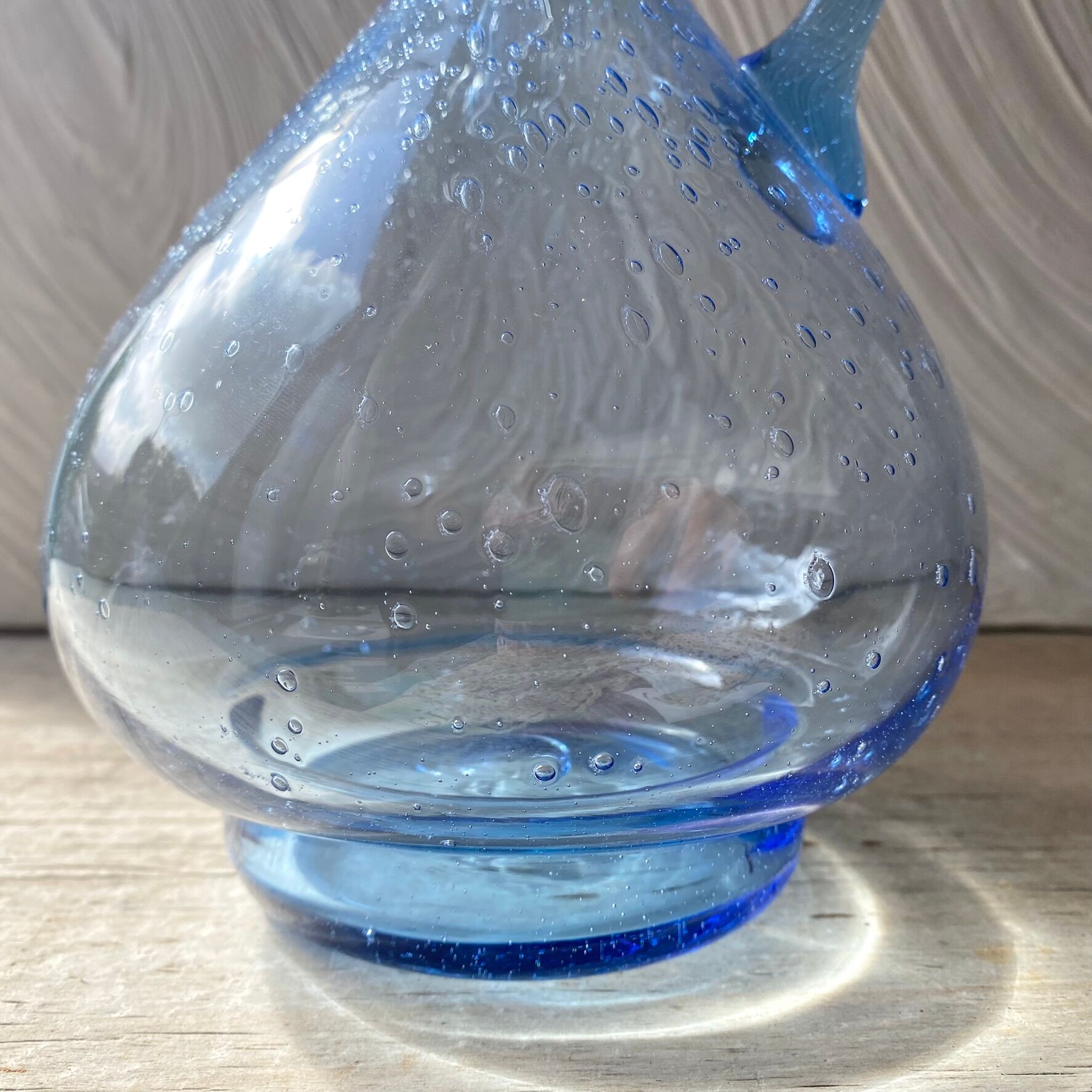 Pichet en verre soufflé bleu 30 cm
