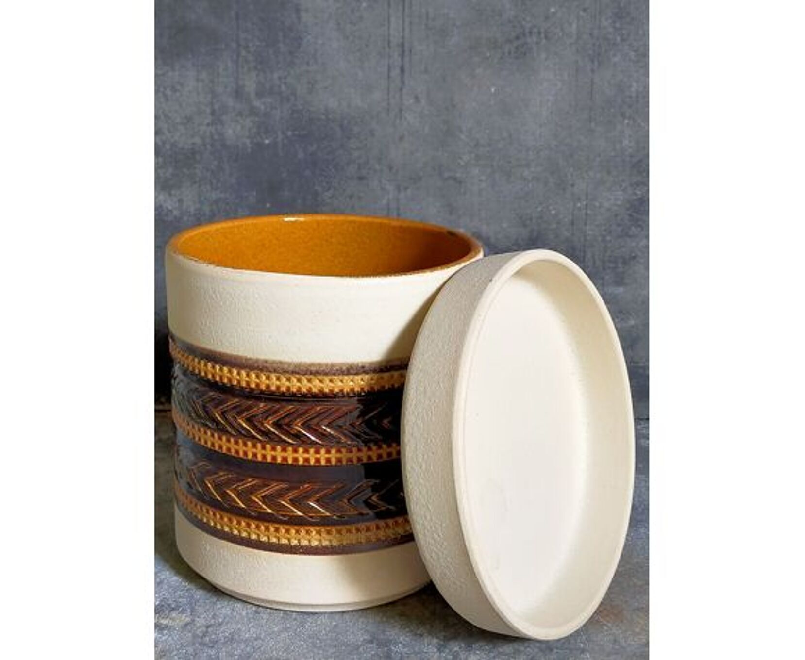 PRODUCT POP UP CHRISTMAS 2022 Ceramic box with graphic decoration, matt white enamel