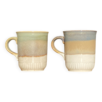 Deux mugs staffordshire