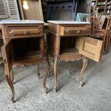 Paire de tables de chevet anciennes