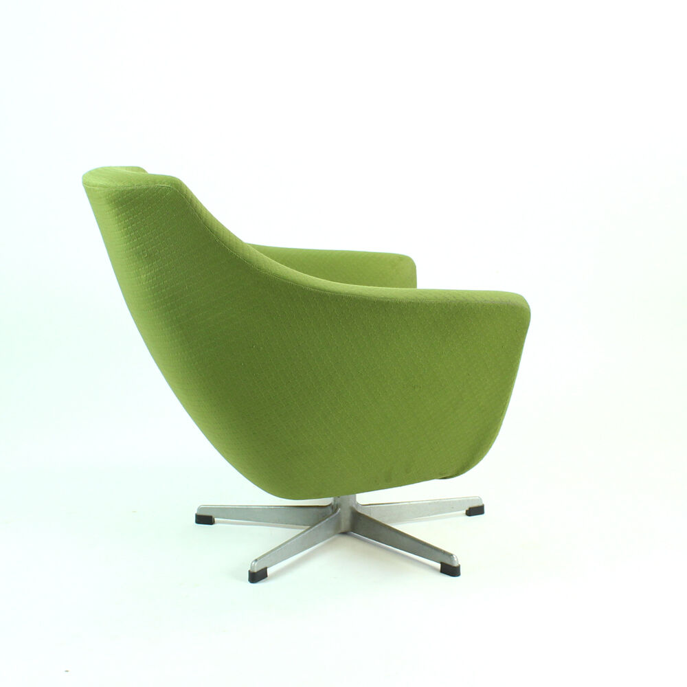Fauteuil vert du milieu du siècle par Up Zavody, Tchécoslovaquie 1979