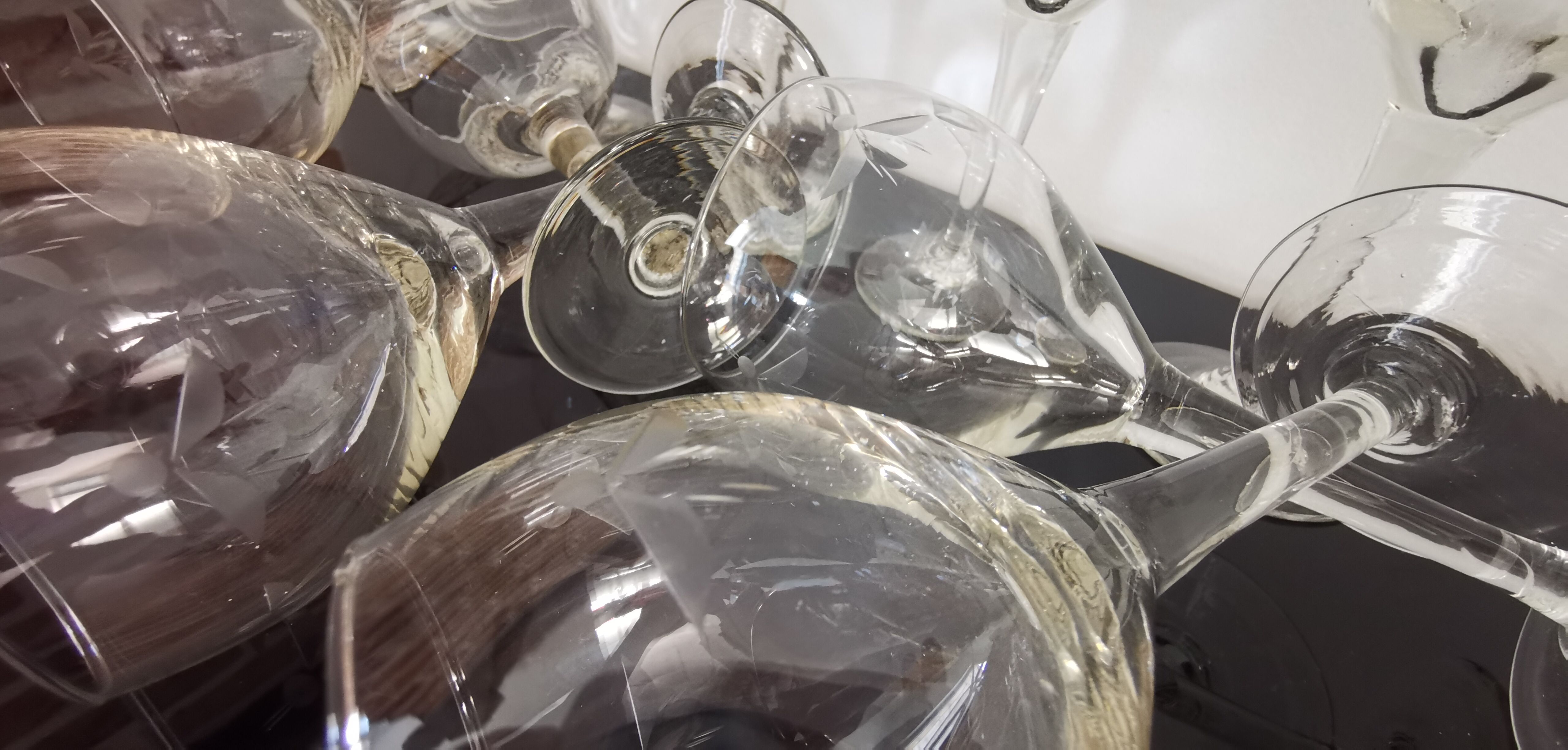 Set of 10 crystal foot "balloon" red wine glasses from the 40s-50s