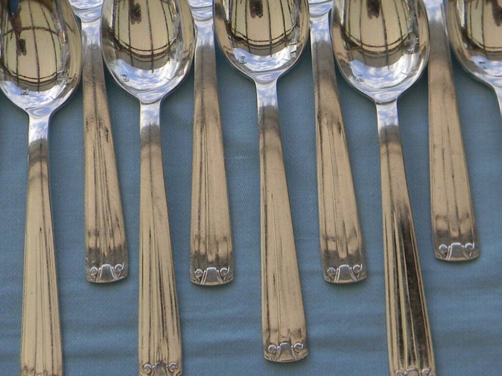 Set of 12 Art Deco silver-plated metal teaspoons. DIXI.