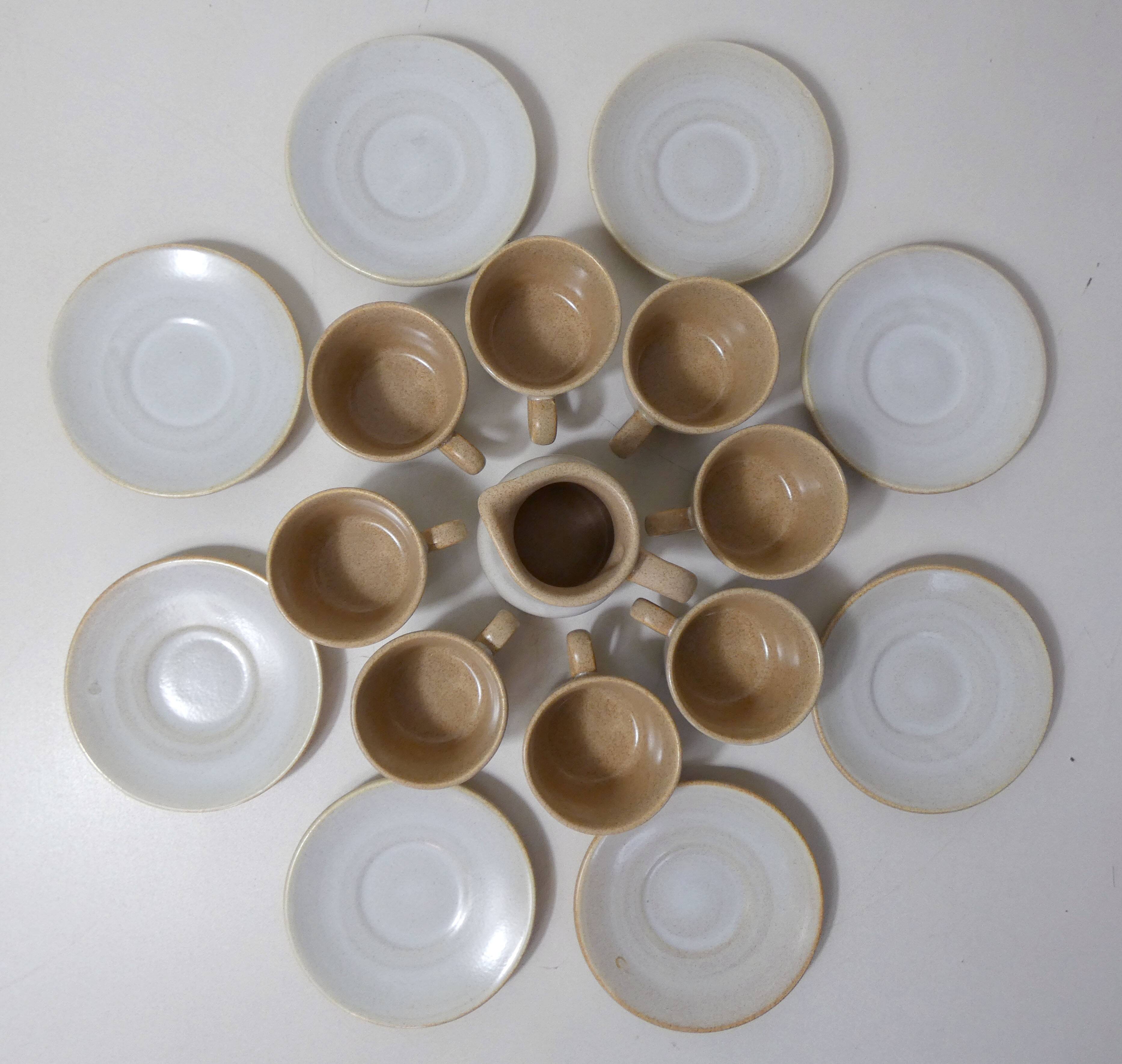 8 tasses en grès vintage