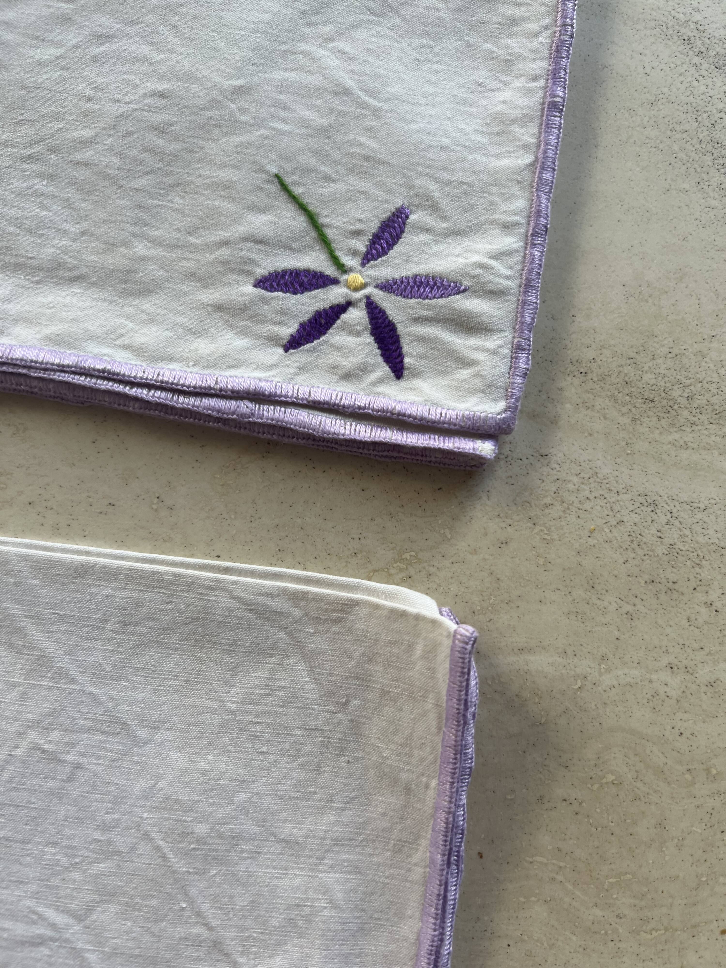 Set of 4 embroidery flower napkins