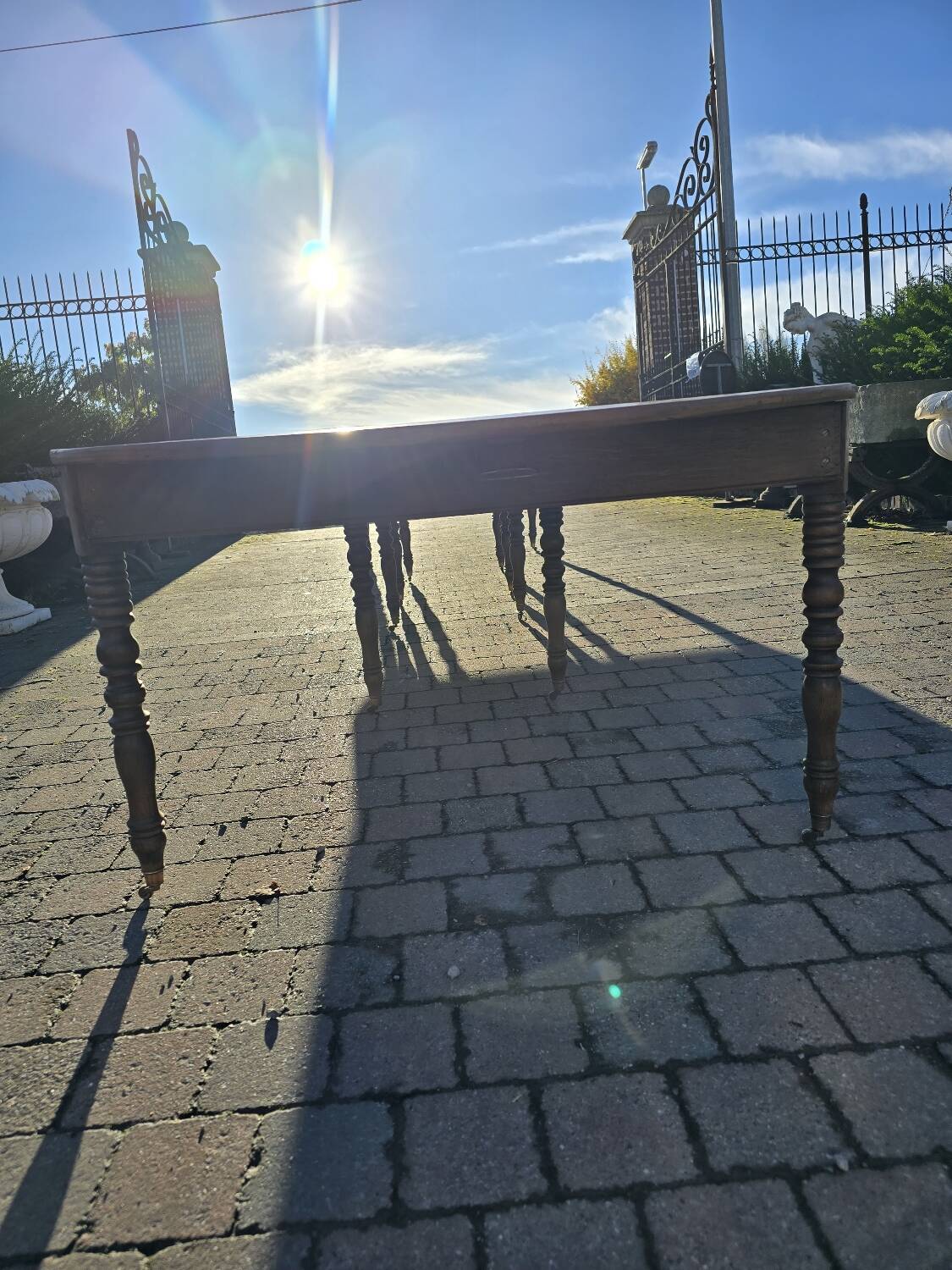 12-foot round oak table with 7 extensions / 20 people