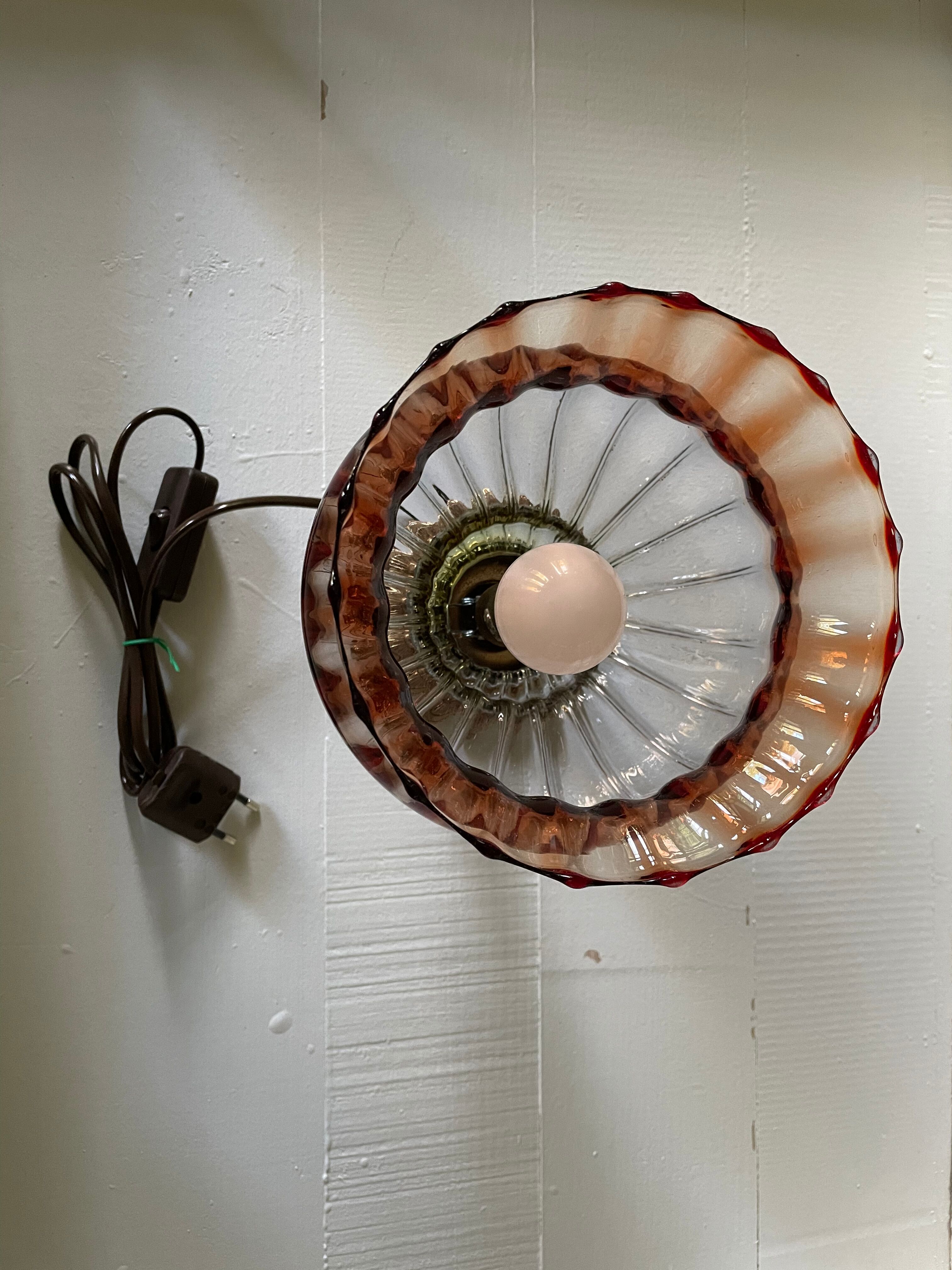 Brass foot tulip lamp