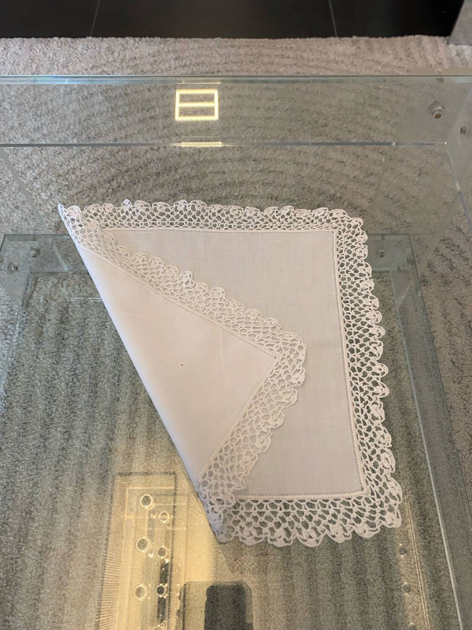Grand mouchoir ancien en dentelle fait main