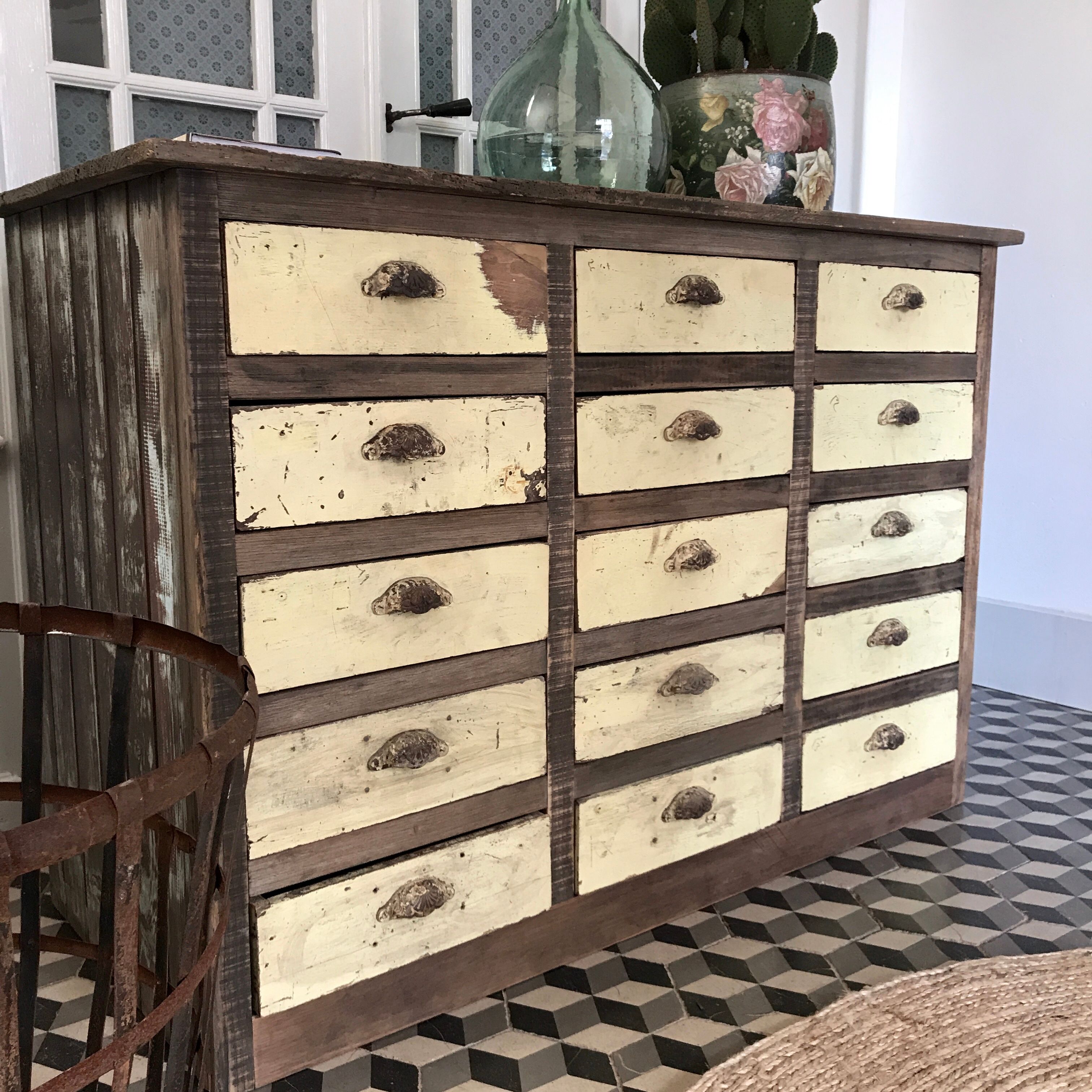 Meuble de métier quincaillerie