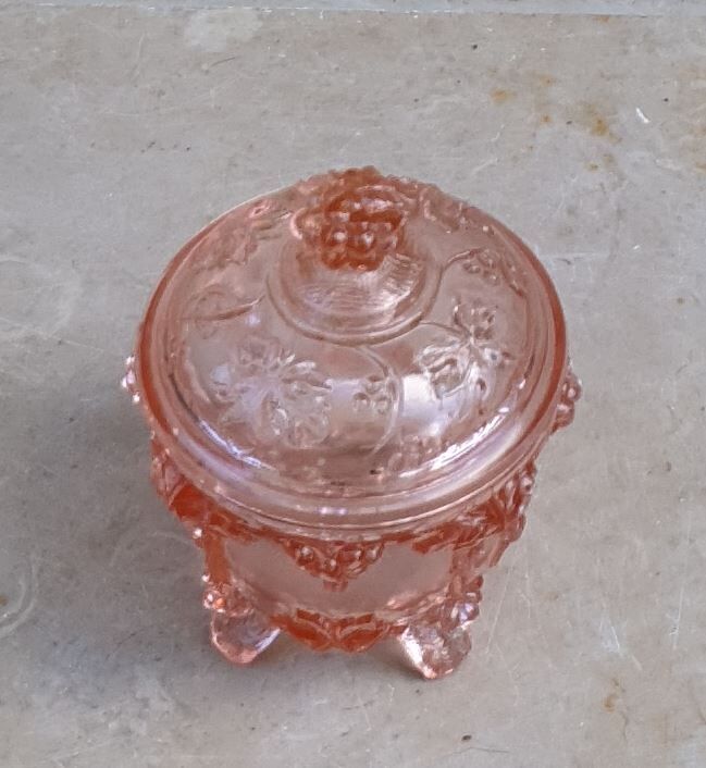 Bonbonnière, glass sucker or standing crystal (Portieux)