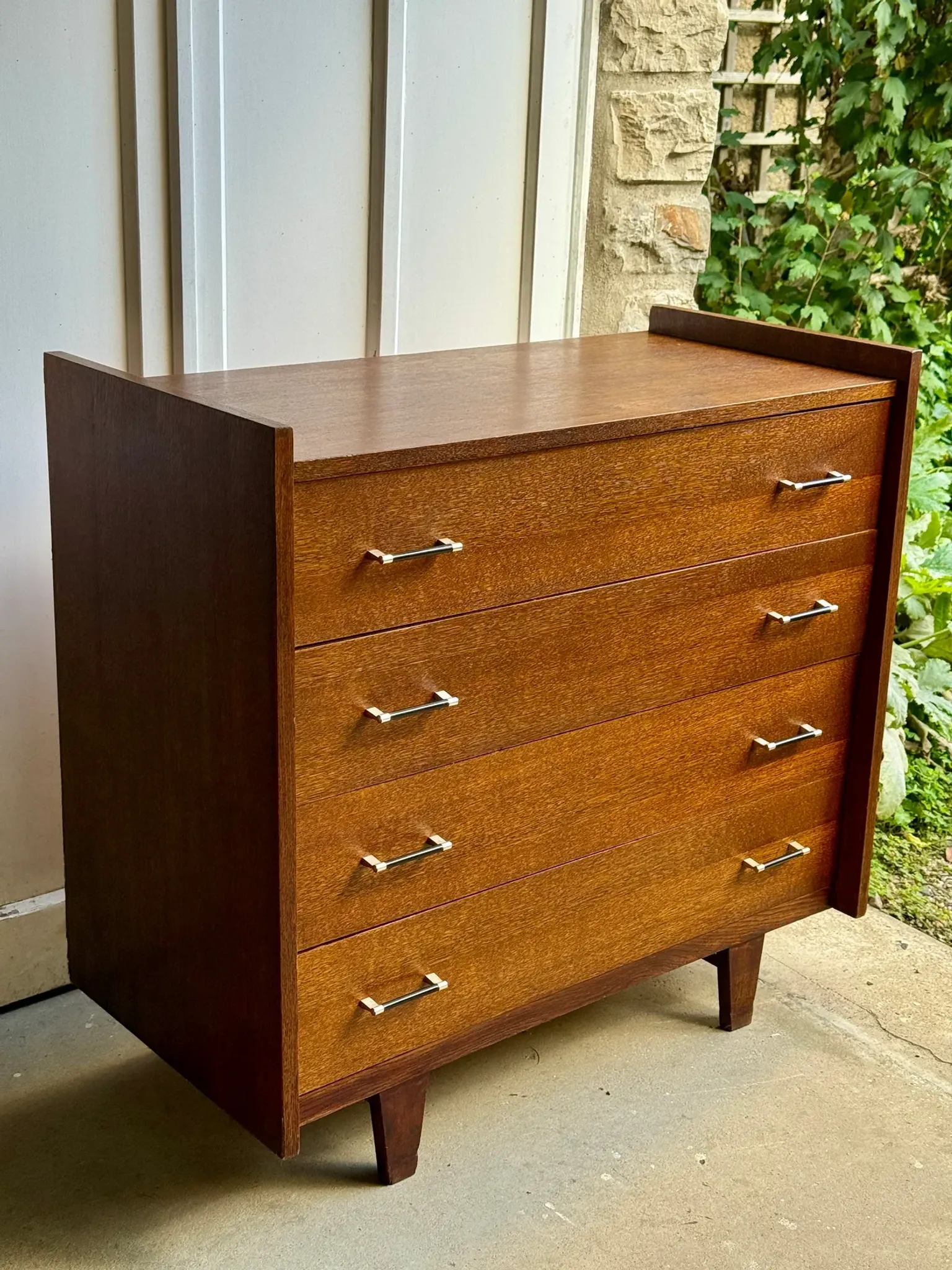 Commode style mid-century