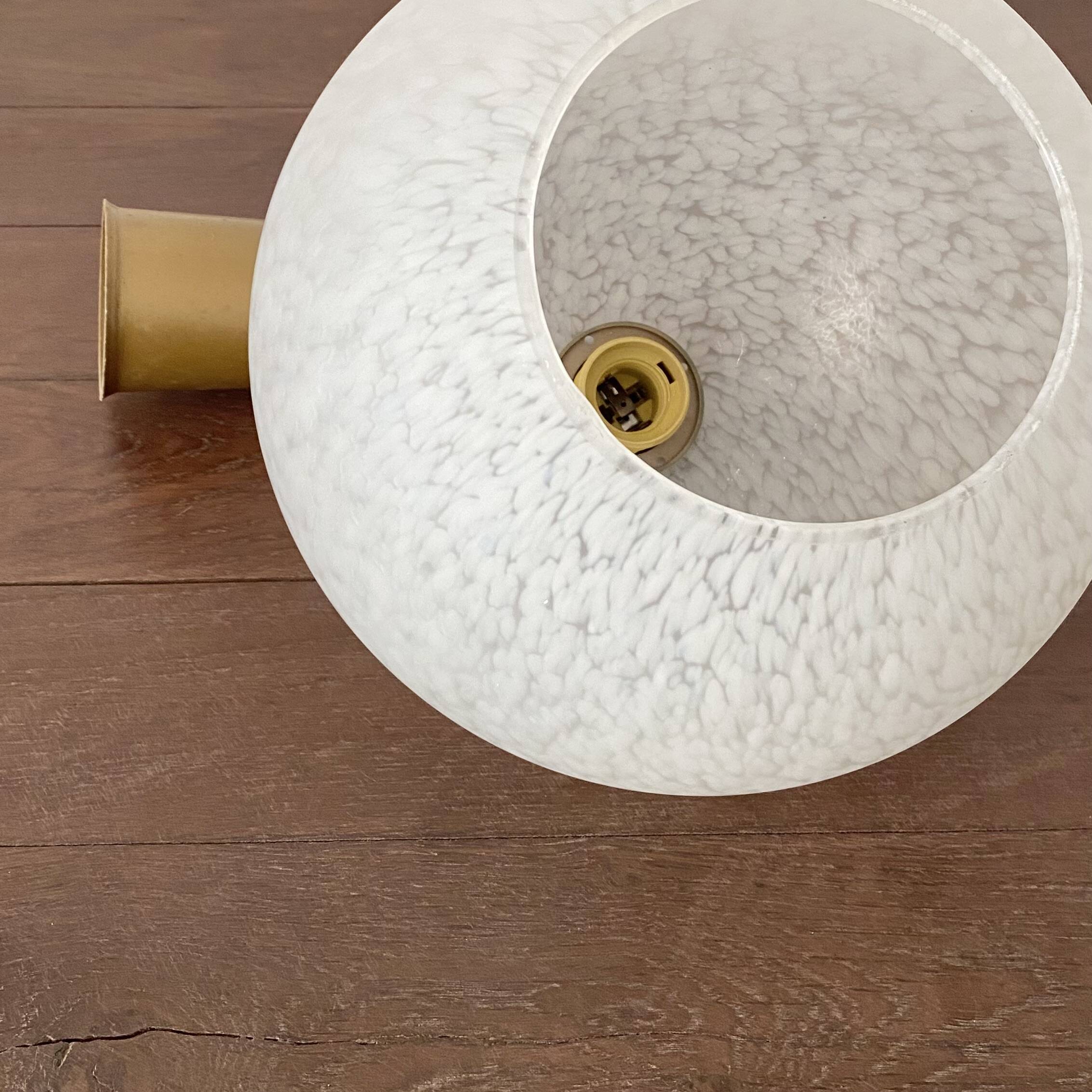 Clichy glass ball suspension