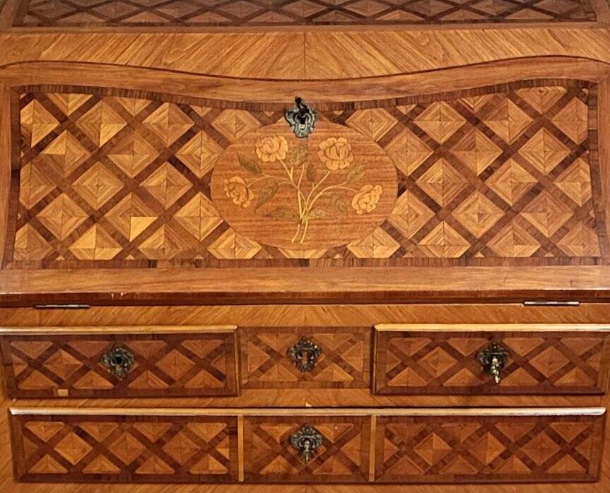 Bureau de pente en marqueterie – Époque Louis XV