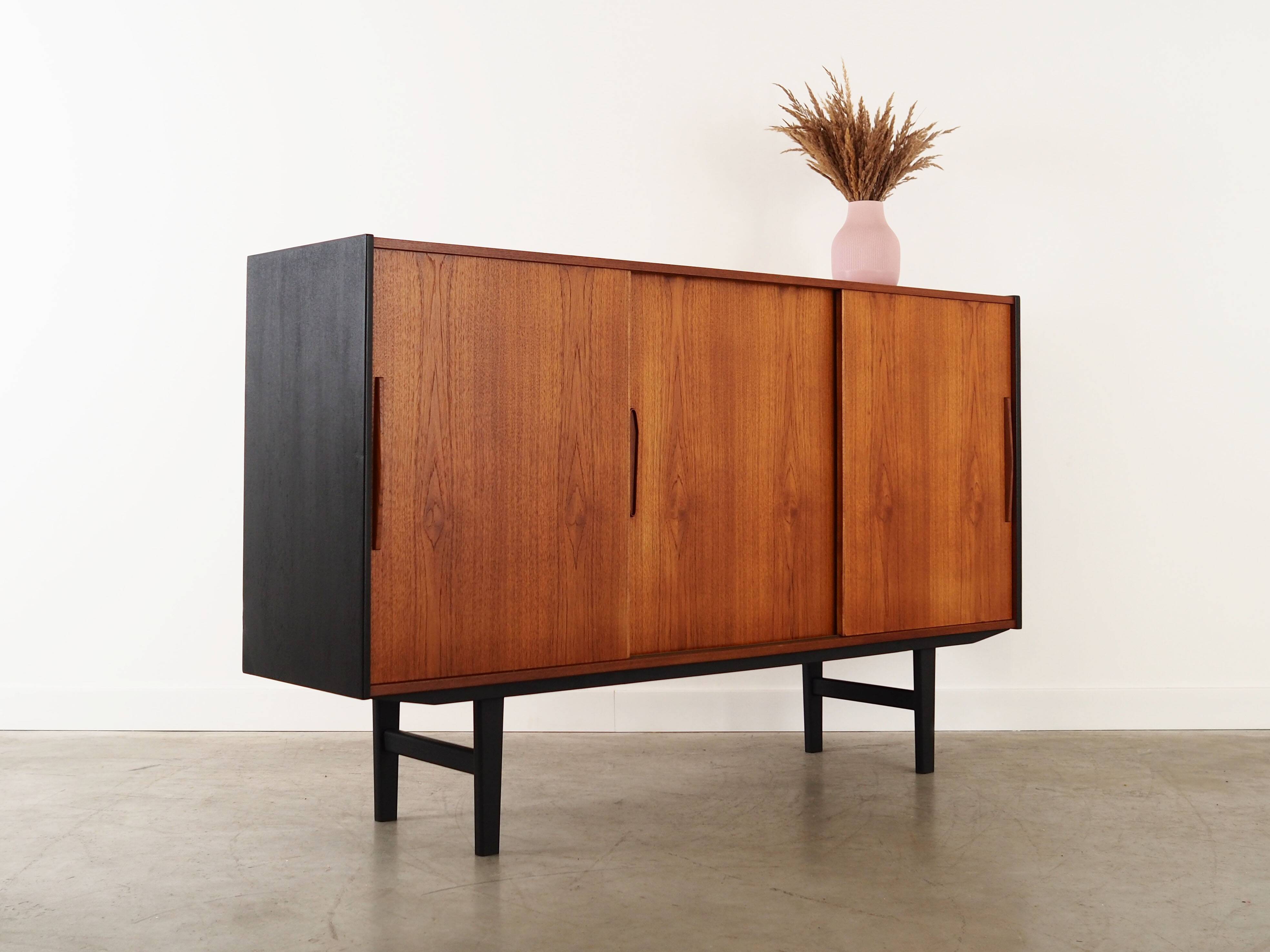 Buffet haut en teck, design danois, années 1960, production : Danemark