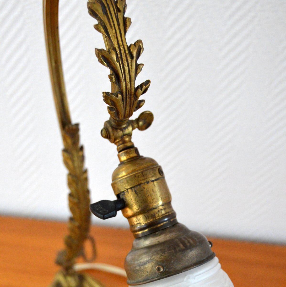 Bronze and opaline Art Nouveau lamp