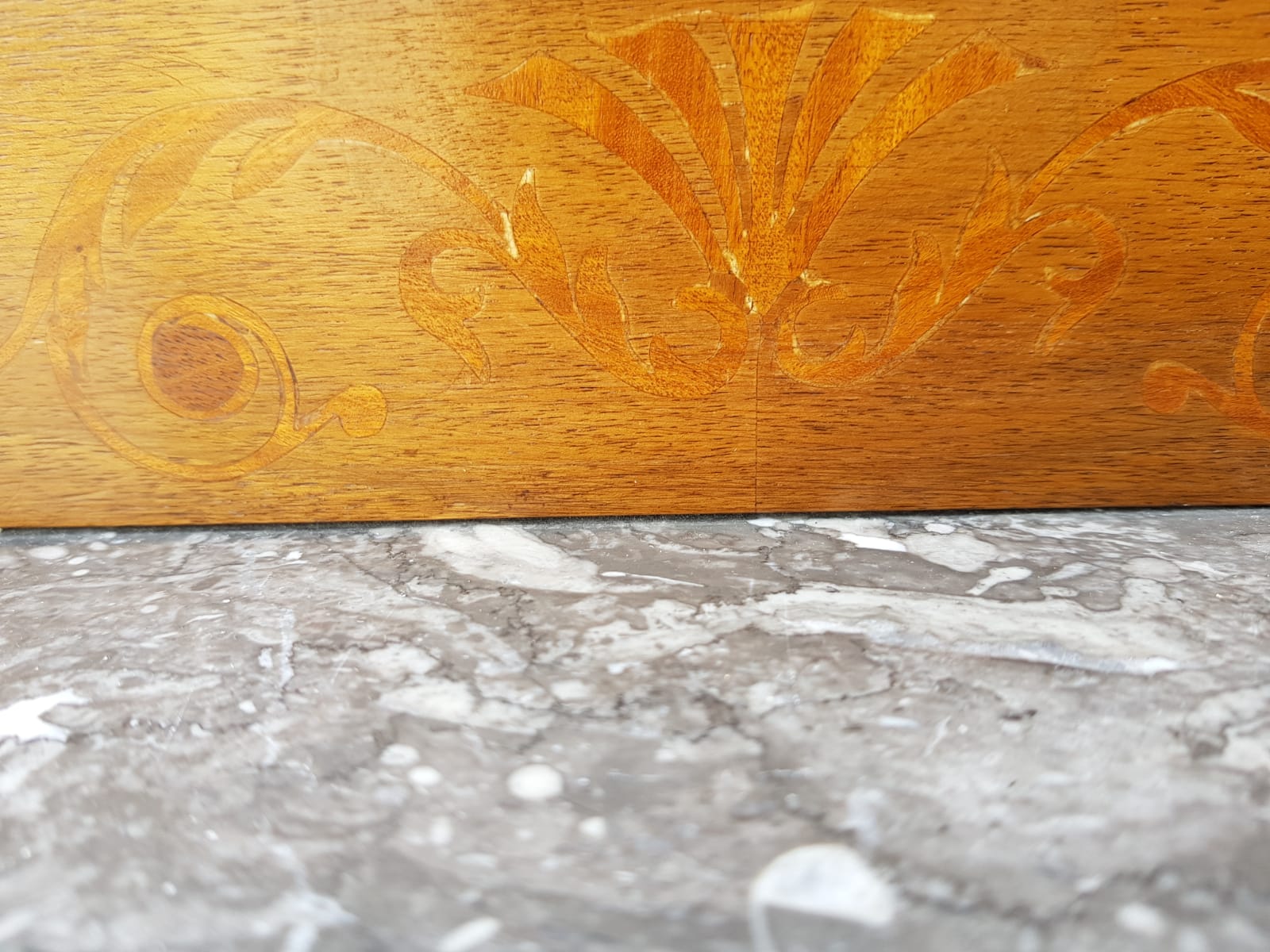 Dressing table in Empire marquetry
