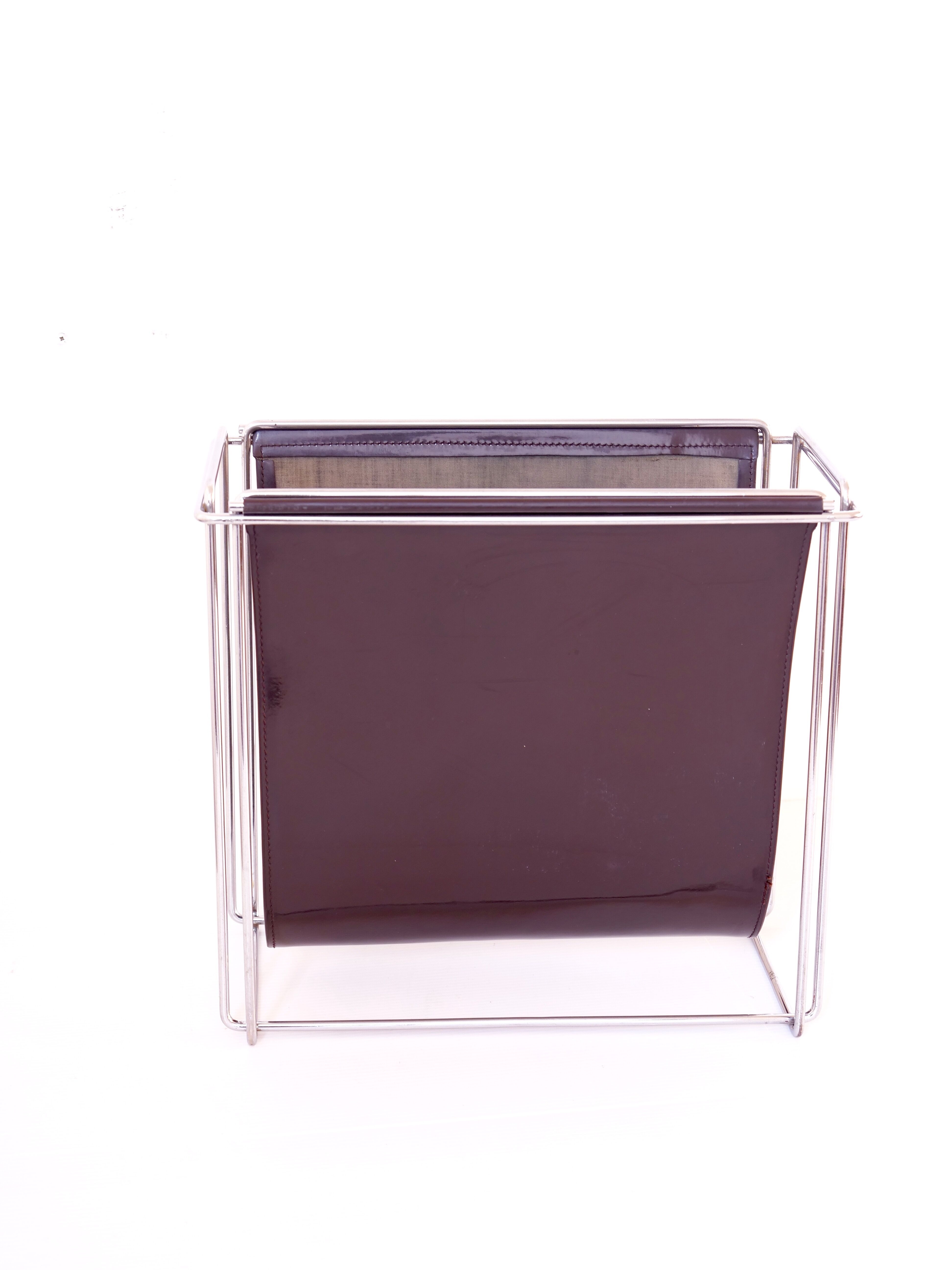 Magazine holder design Gerard Rignault, édité par Group SA