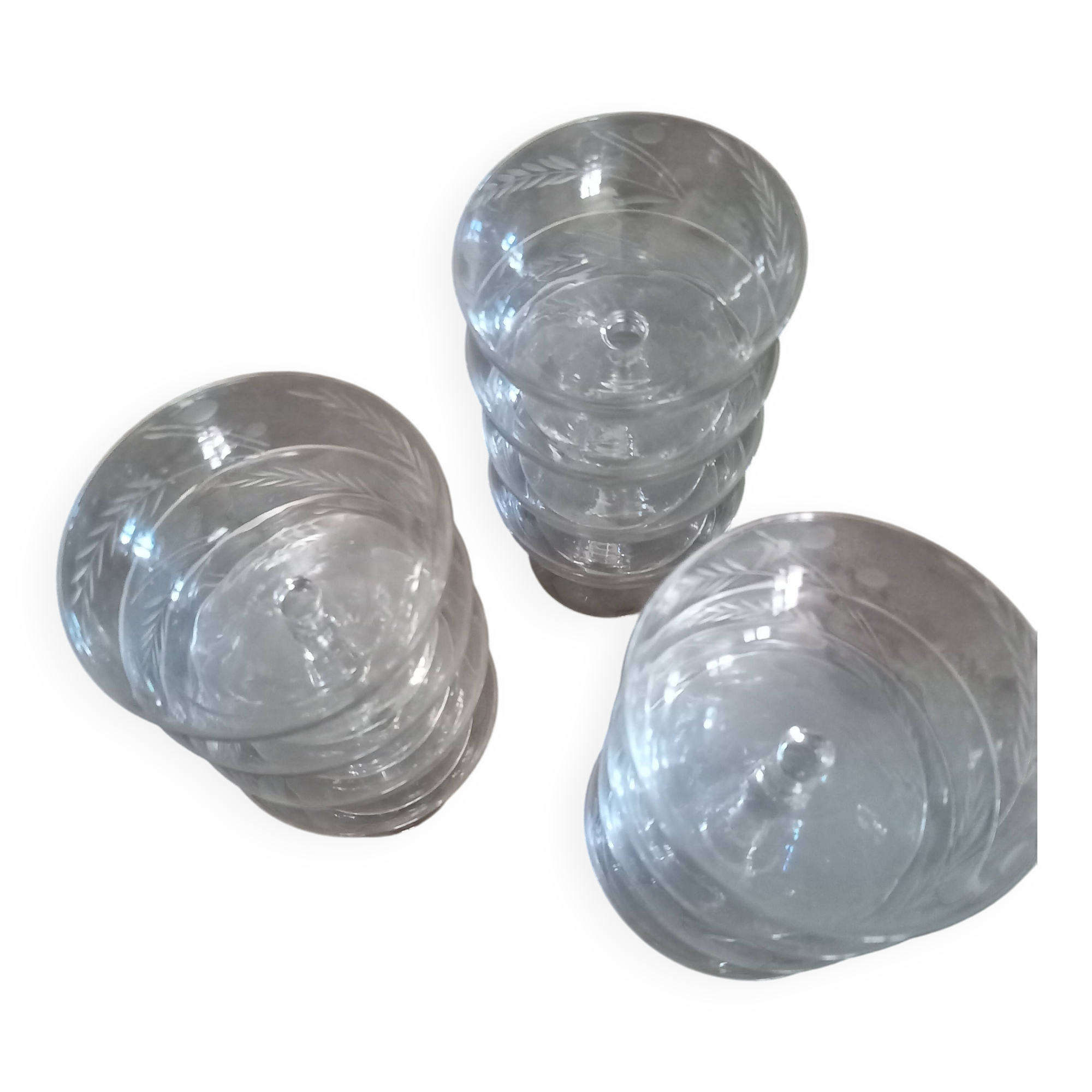 12 crystal champagne glasses engraved with a wheat stalk motif