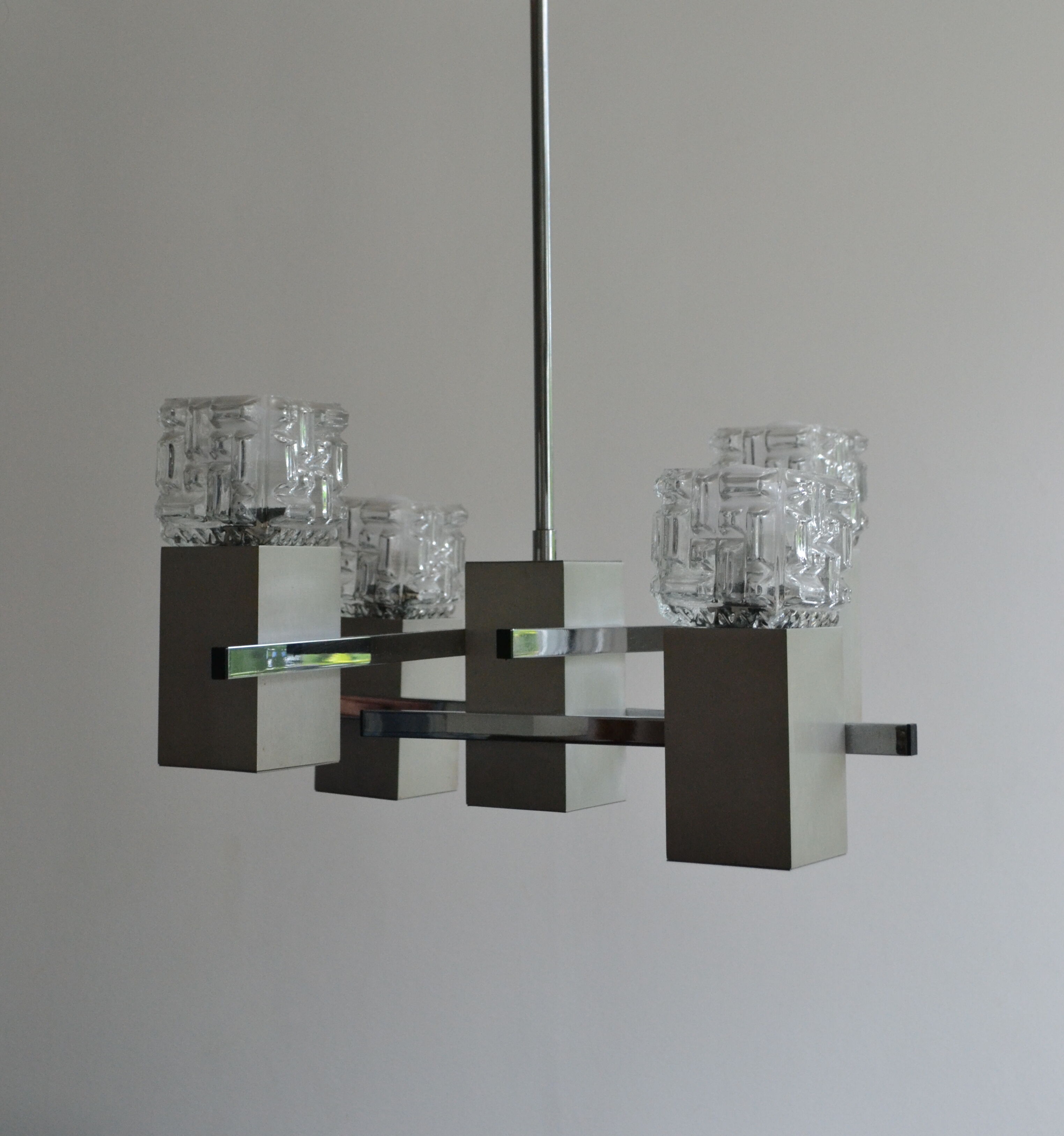 Maison Sciolari cubic chandelier with 4 chrome lights from the 70s