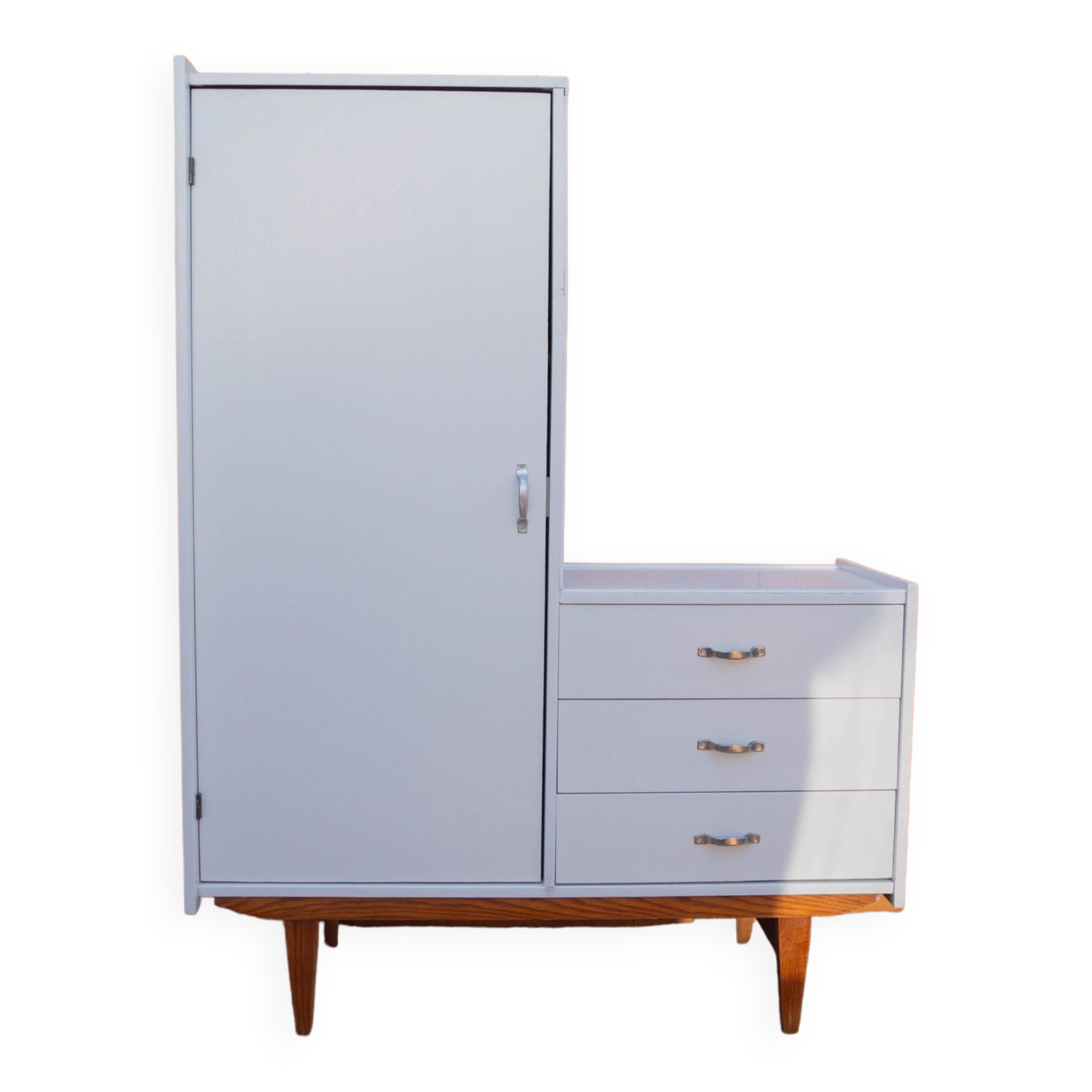 Asymmetrical wardrobe