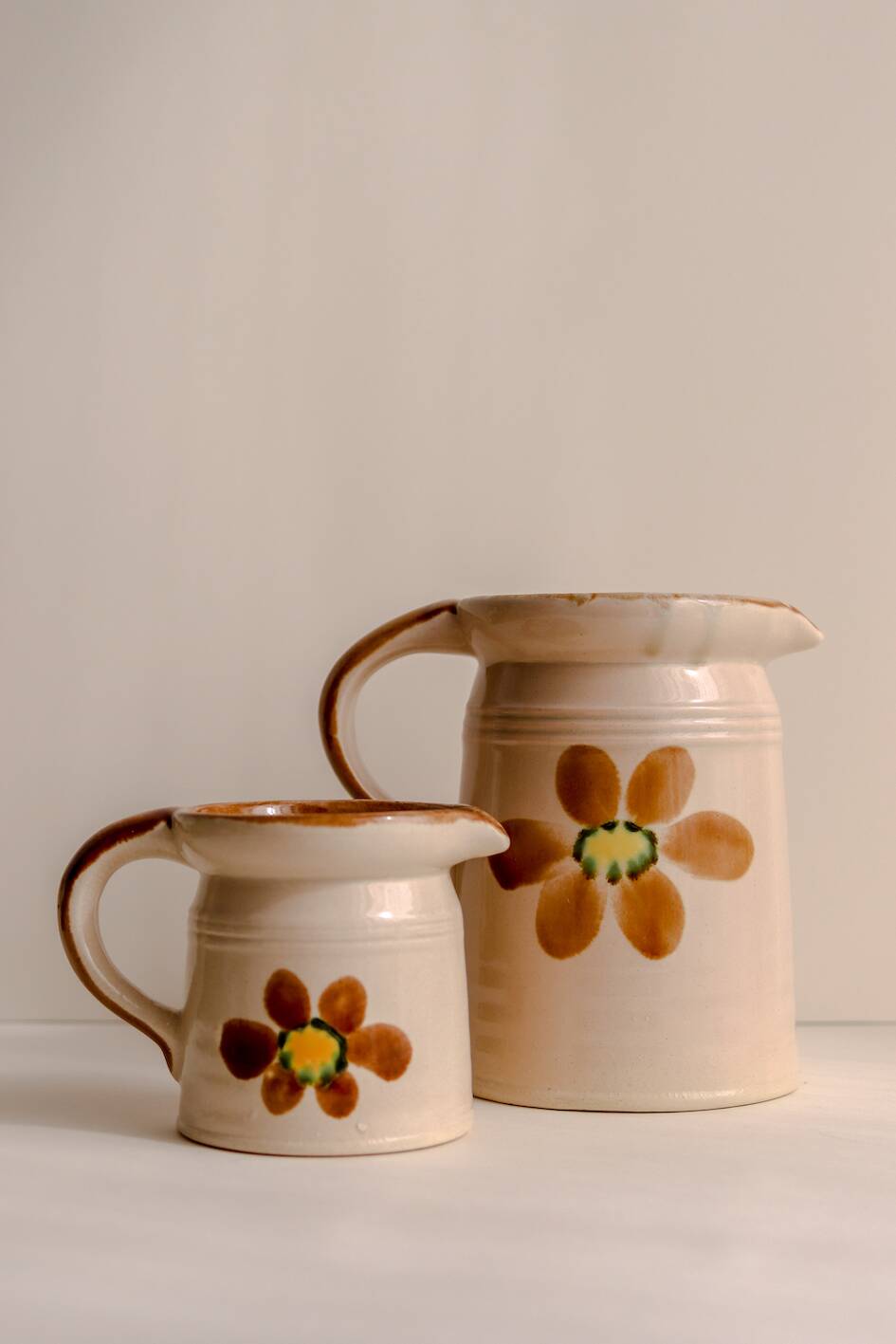 Set of 2 ceramic pitchers