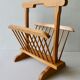 Porte revues en bois clair des années 60