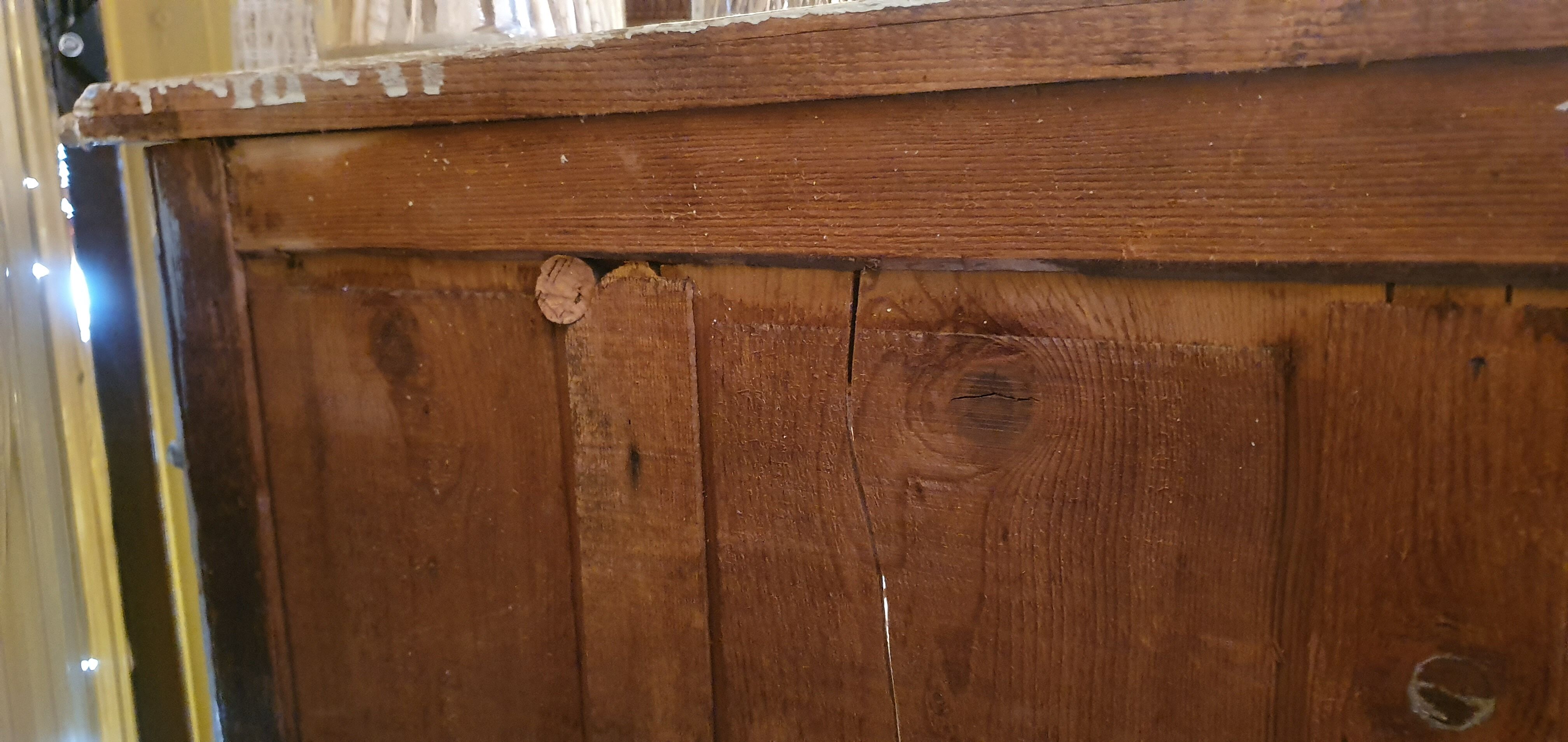 Buffet without pretty door patina